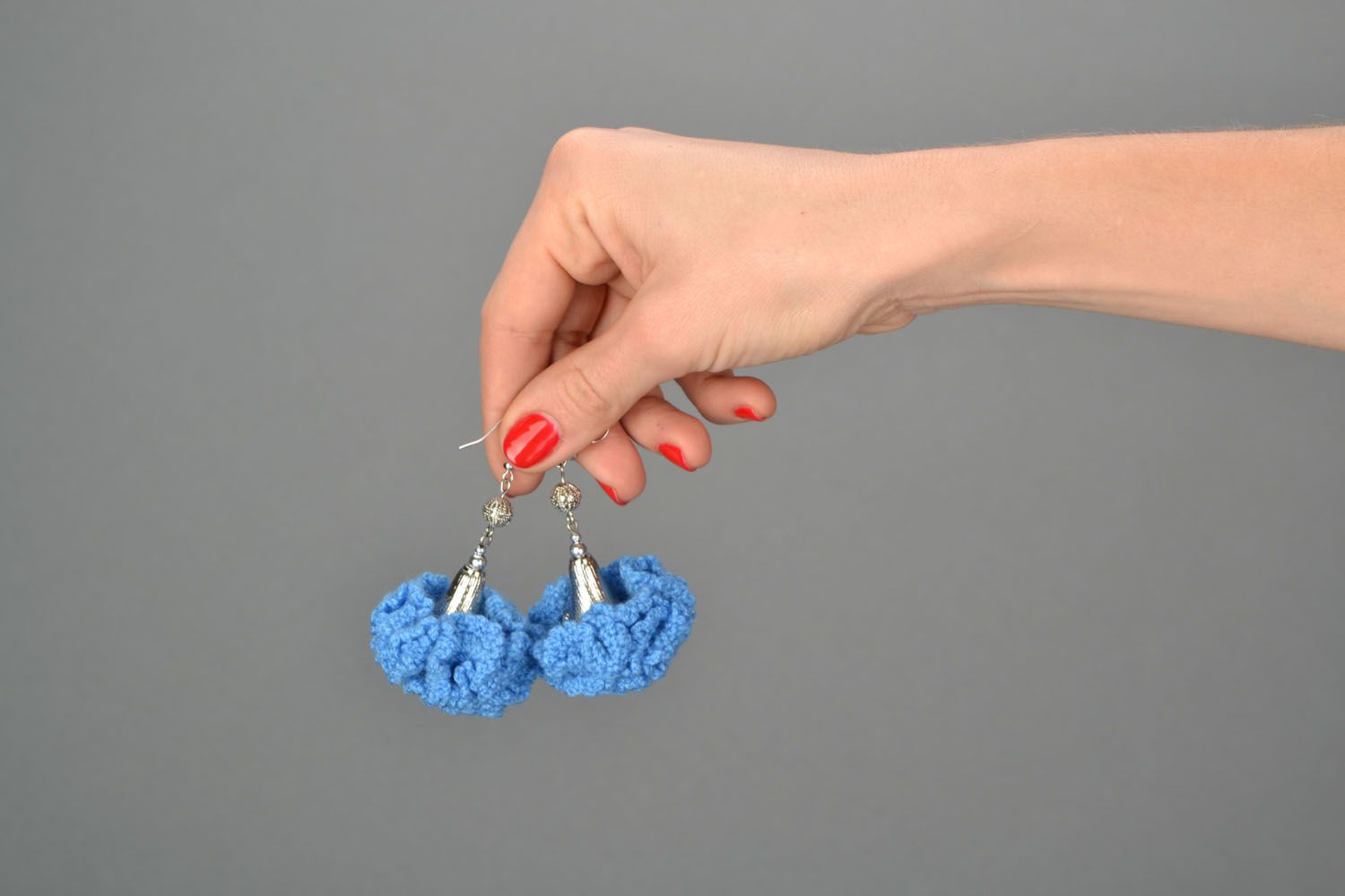 Brincos de malha artesanais ornados com gancho Cravo azul foto 2