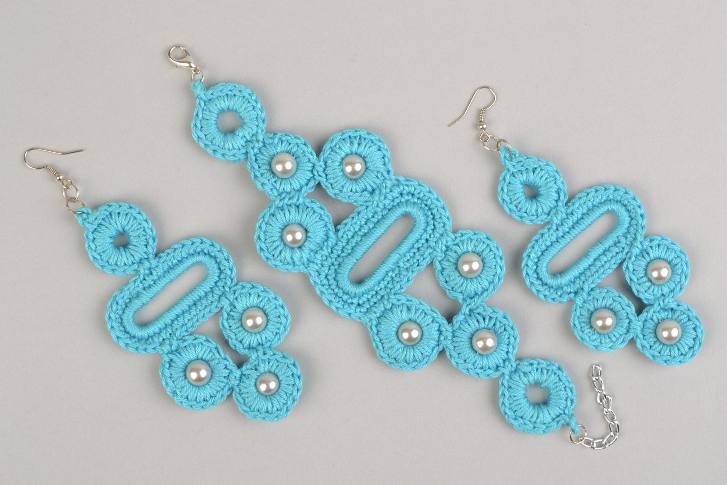 Boucles d'oreilles et bracelet textiles fils de coton bleu ciel faits main photo 2