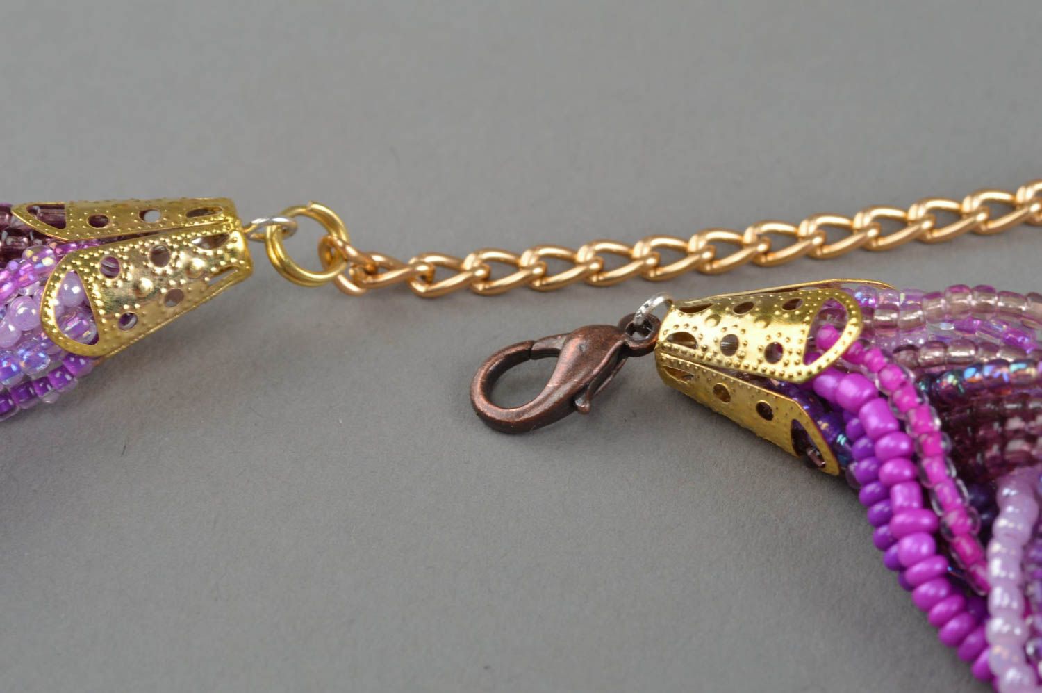 Joli collier en perles de rocaille tressé fait main accessoire violet design photo 4