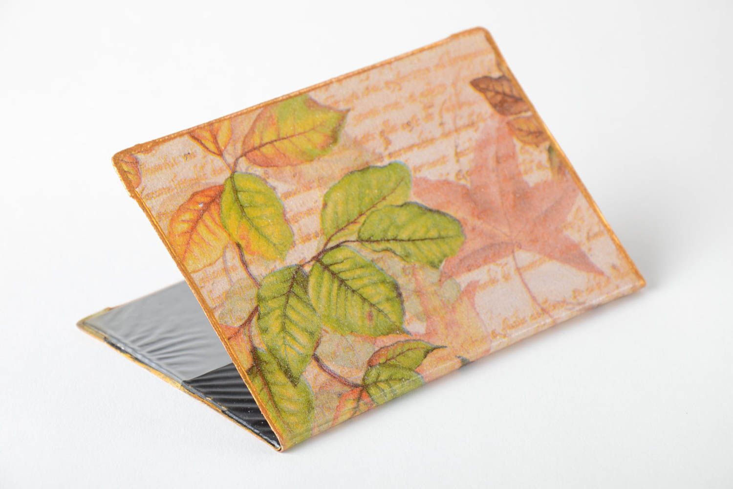 Пластиковая обложка для паспорта в технике декупаж ручной работы Осень фото 3