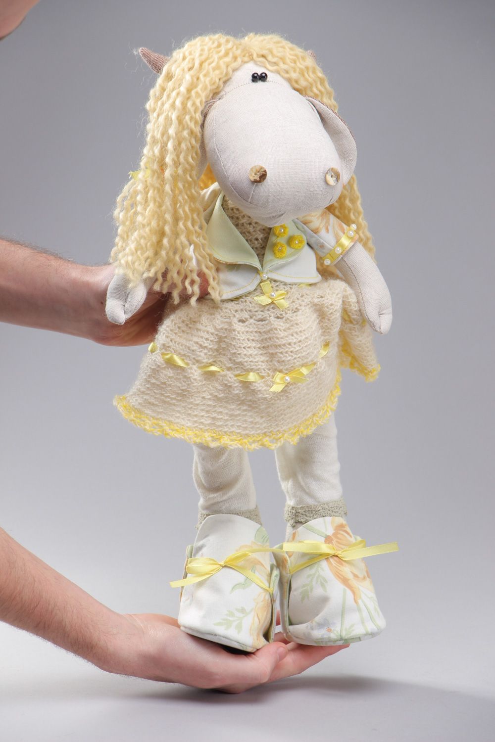 Grand jouet mou Chèvre blonde original lin et laine fait main pour enfant photo 4