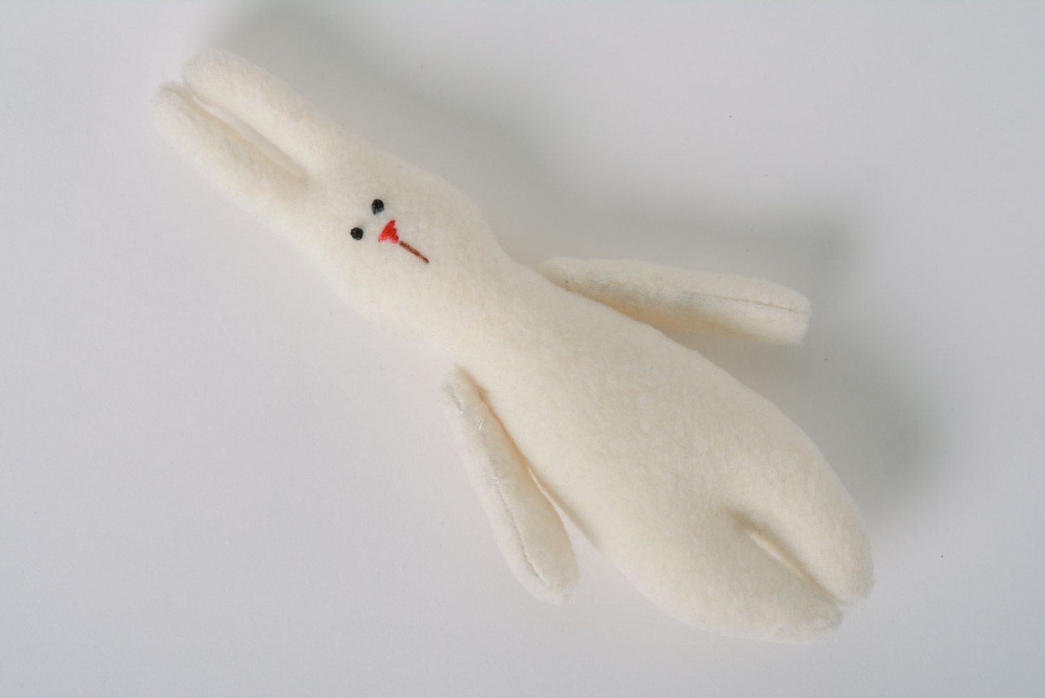 Stoff Kuscheltier Hase aus Flausch in Weiß klein für Kind Handarbeit foto 4