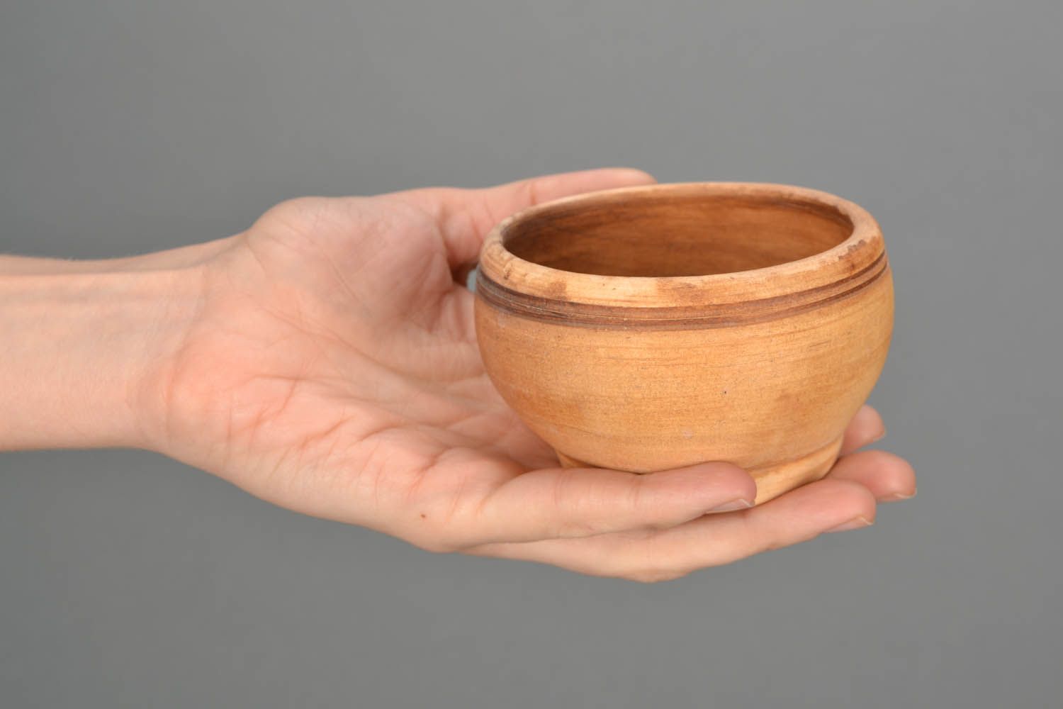 Bowl made of natural clay photo 1