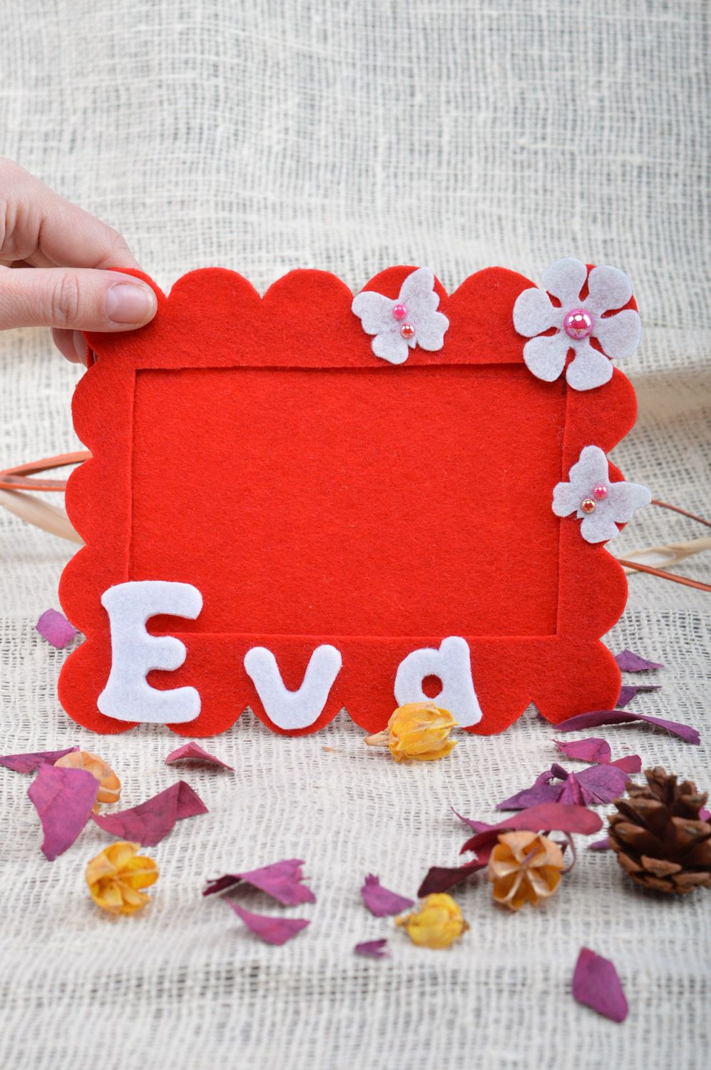 Marco de fotos artesanal de fieltro rojo para pared con nombre de niña Eva foto 4