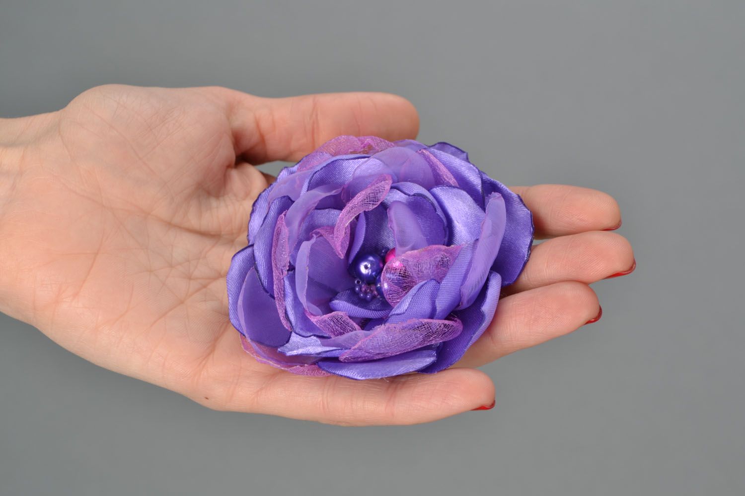 Broche de tecido feito à mão em forma da flor Mistério foto 2