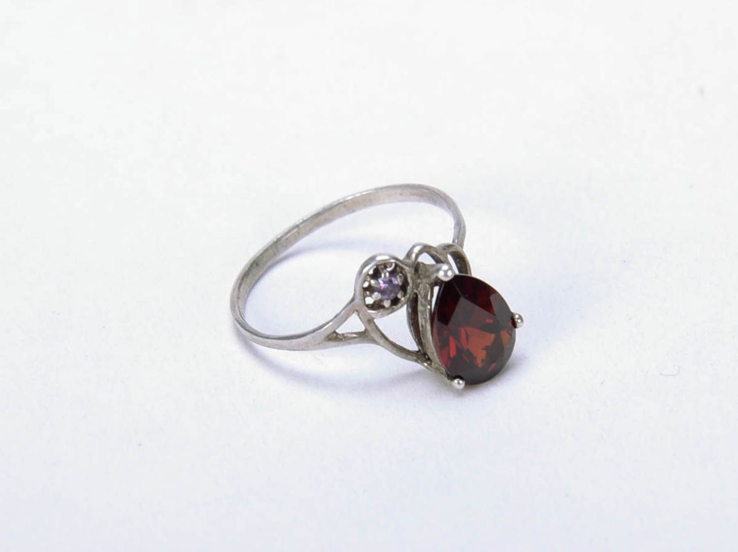 Серебряное кольцо с красным камнем  фото 4