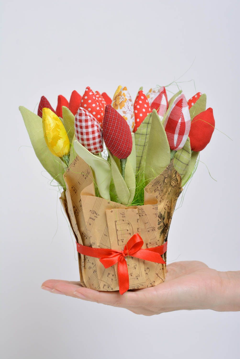 Букет тюльпанов из ткани цветные небольшие композиция для декора ручная работа фото 5