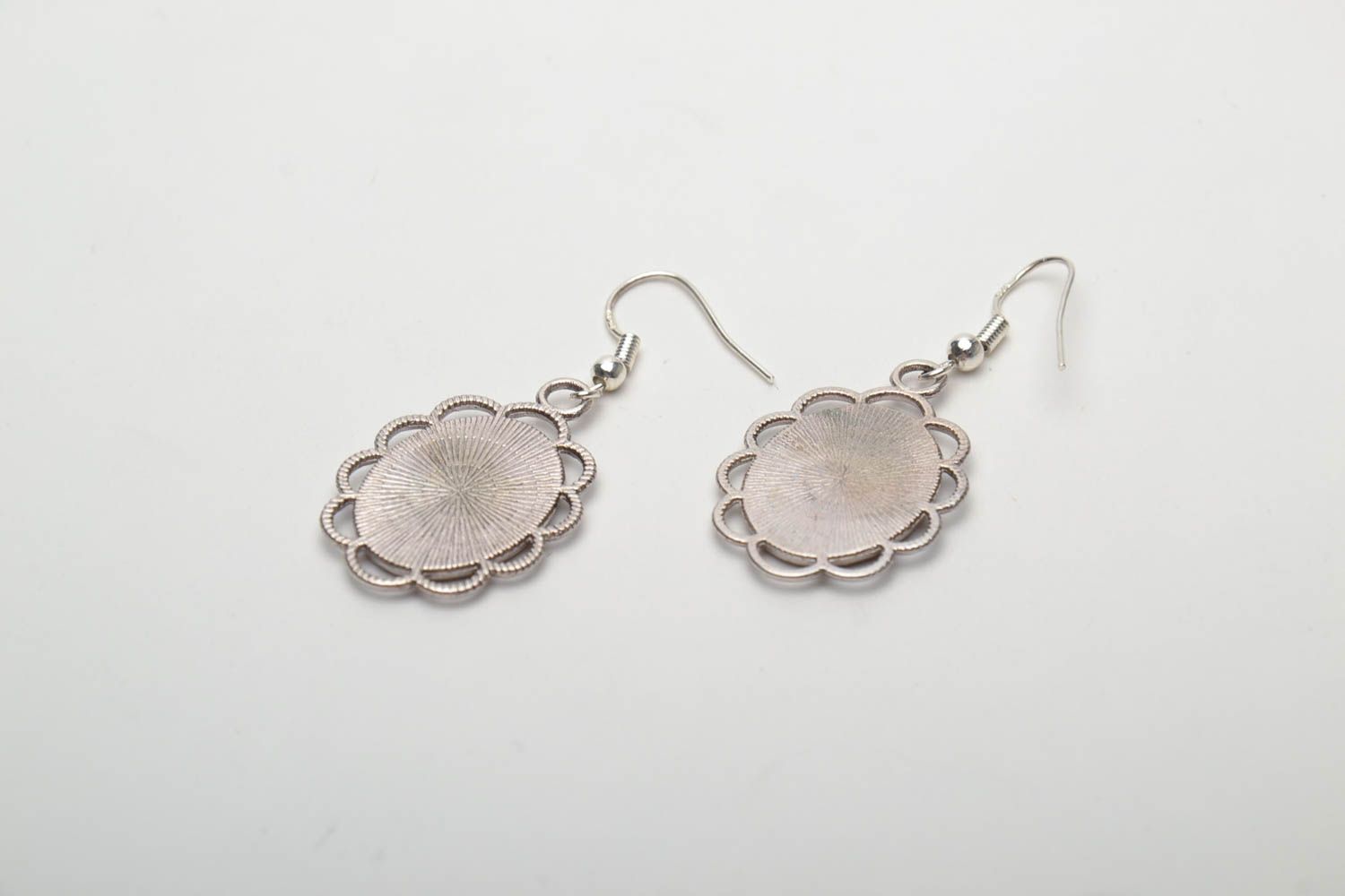 Tender earrings with natural flowers and epoxy resin photo 5