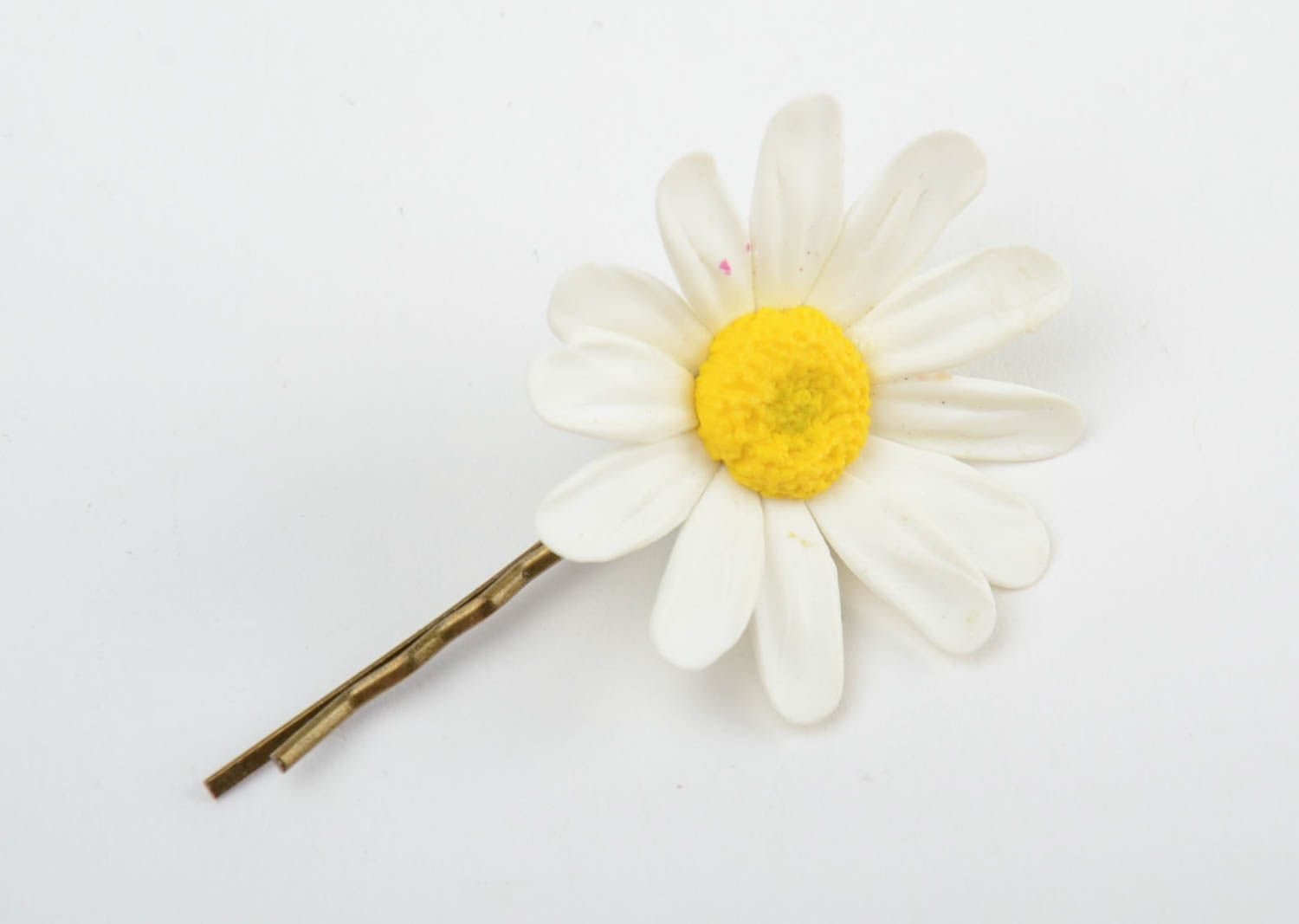 Handmade decorative metal hair pin with tender cold porcelain chamomile flower photo 3