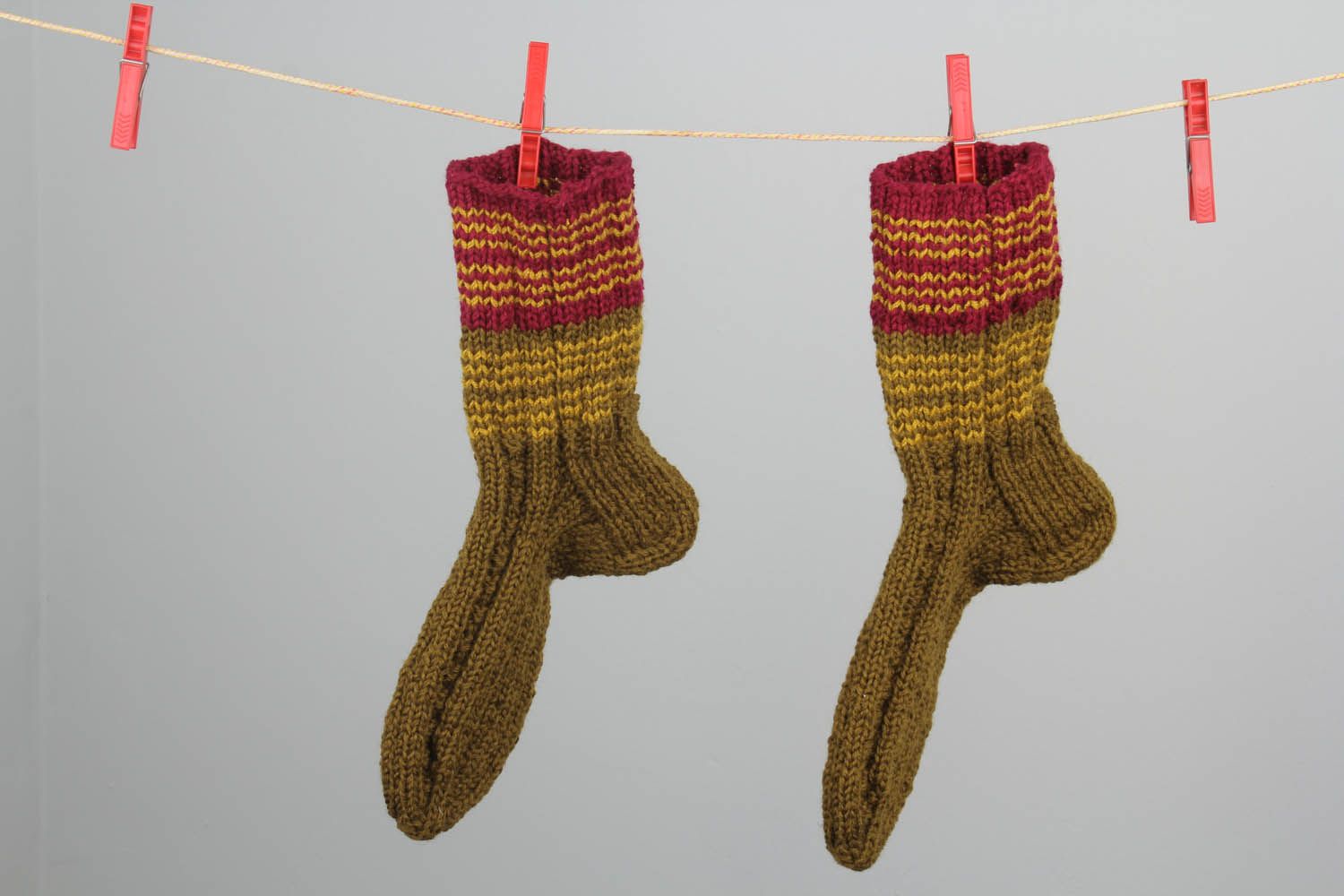 Green knitted socks photo 1
