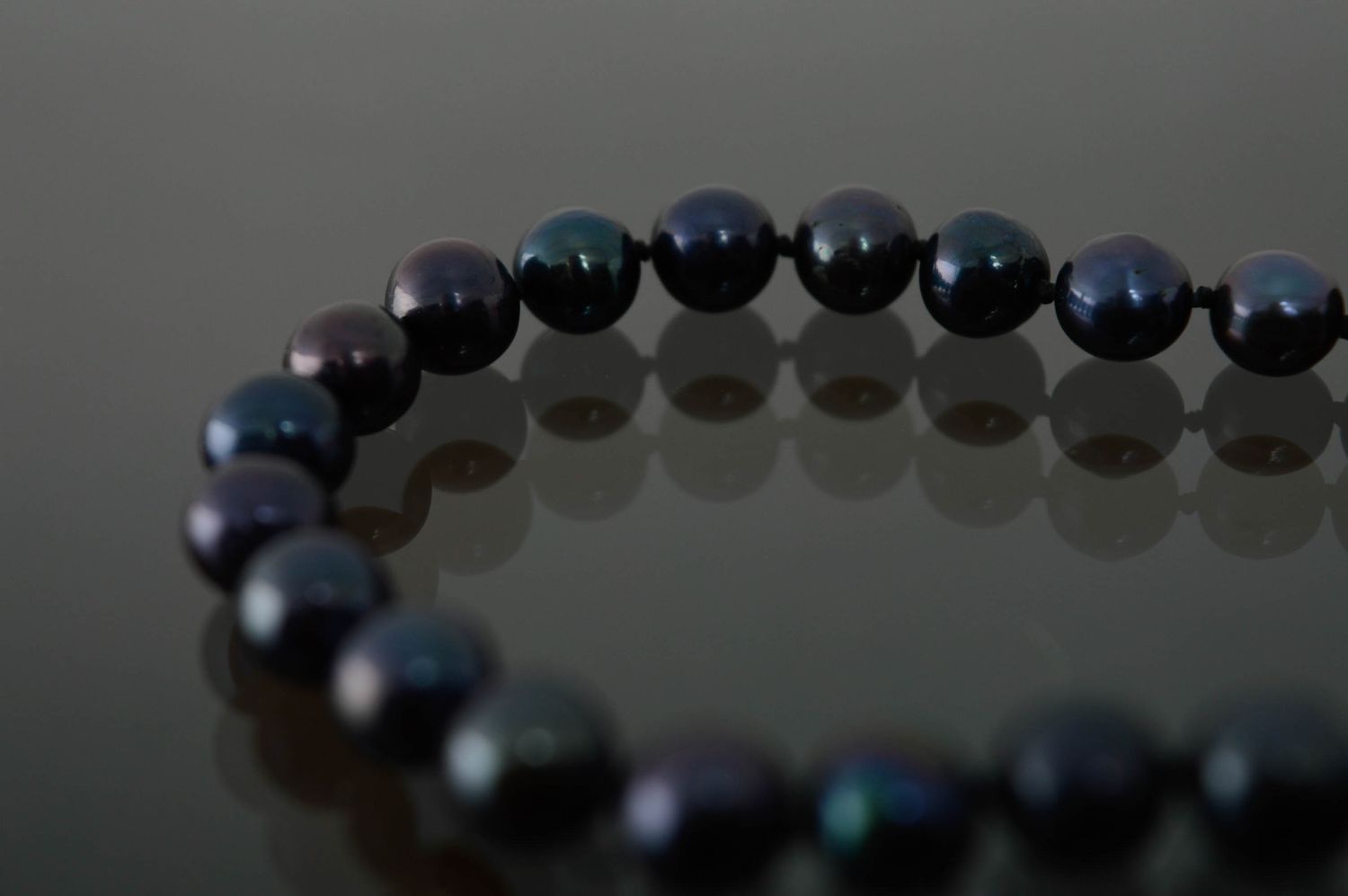 Wrist bracelet with dark pearls photo 5