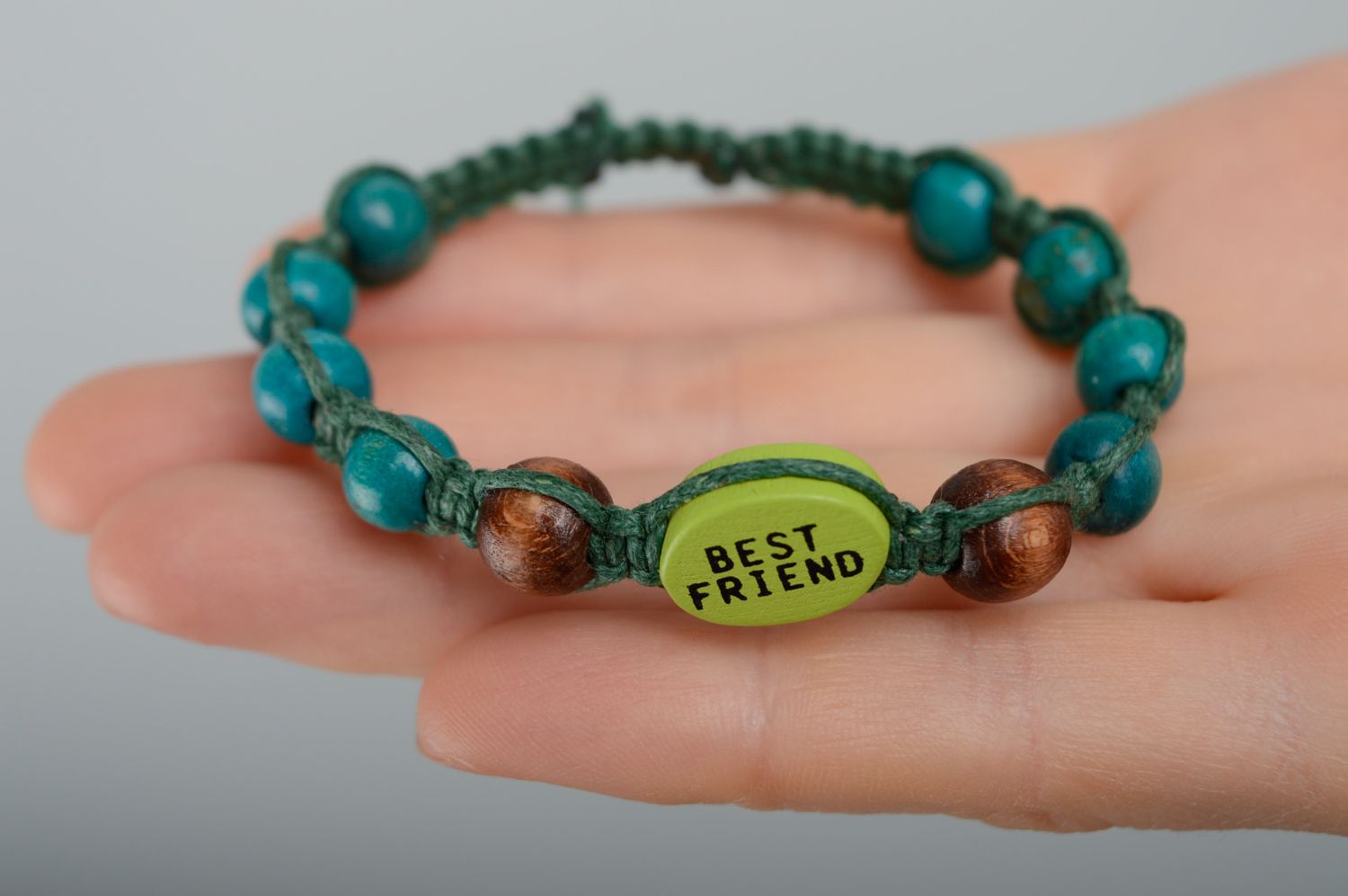 Bracelet en macramé avec perles en bois Best friends vert original fait main photo 3