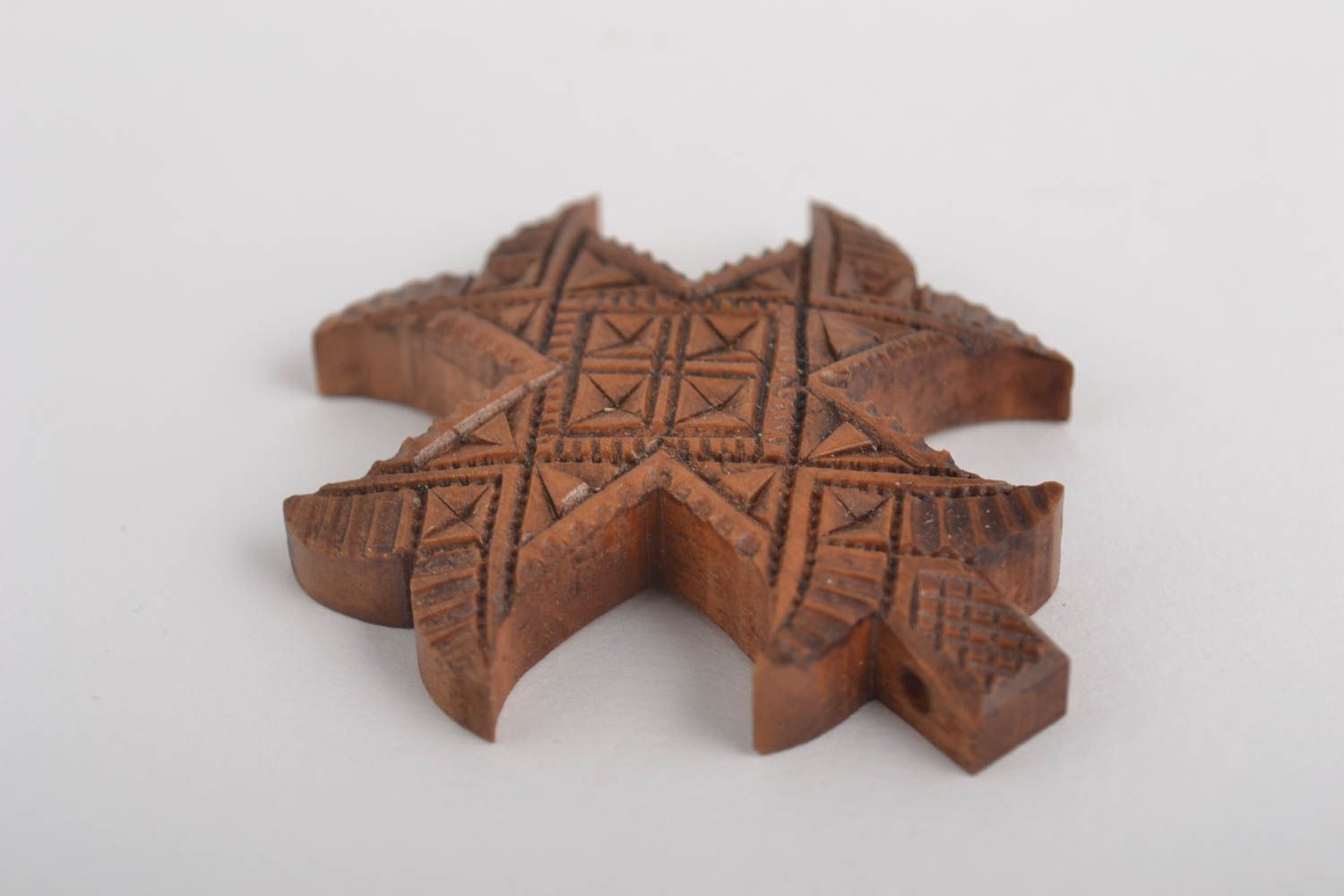 Cruz tallada para cuello hecha a mano producto de madera regalo original foto 4