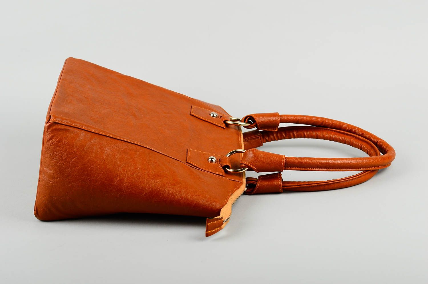 Сумка ручной работы сумка на плечо из кожзама женская сумка коричневая стильная фото 3
