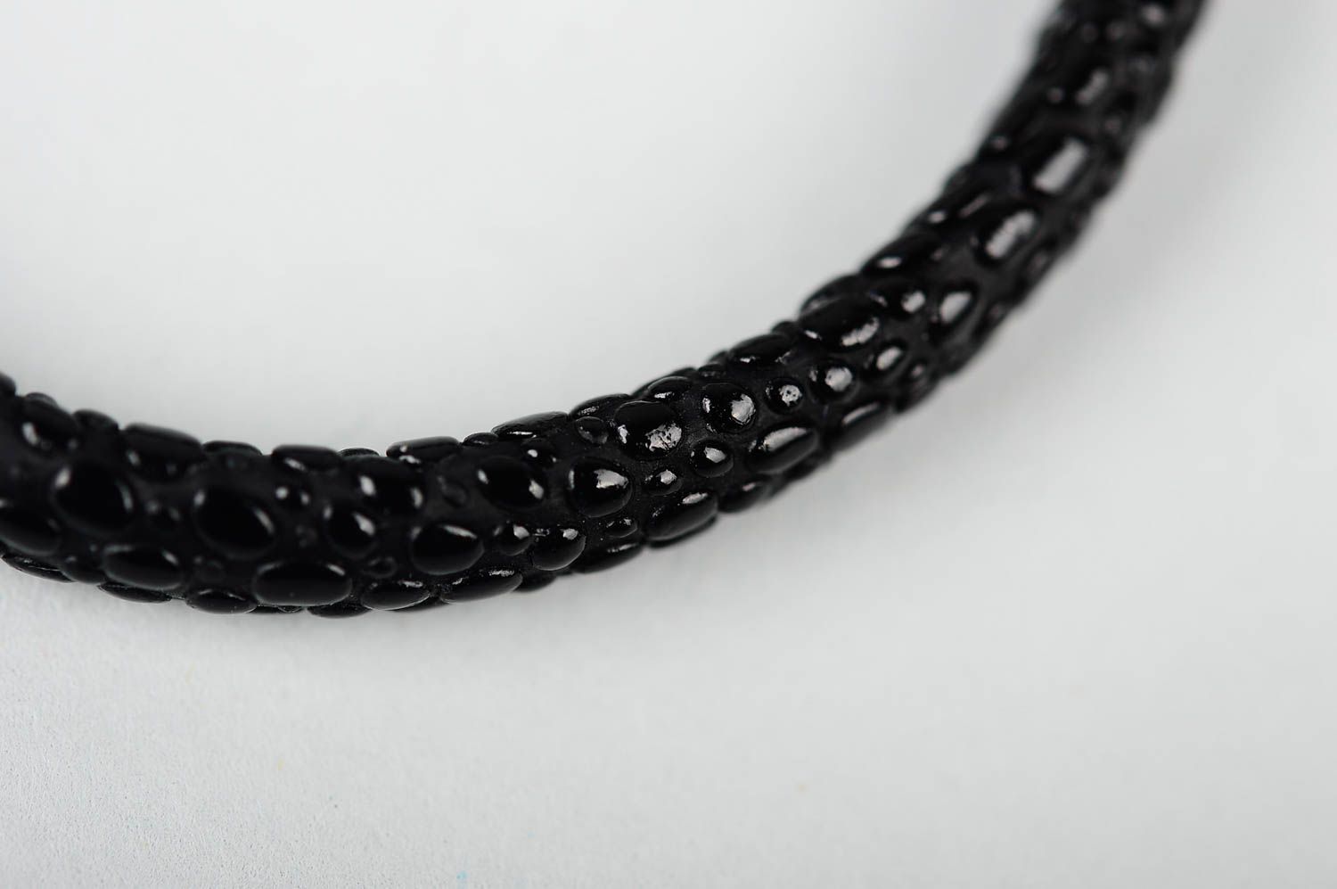 Женский браслет украшение ручной работы стильный браслет черный из кожзама фото 5