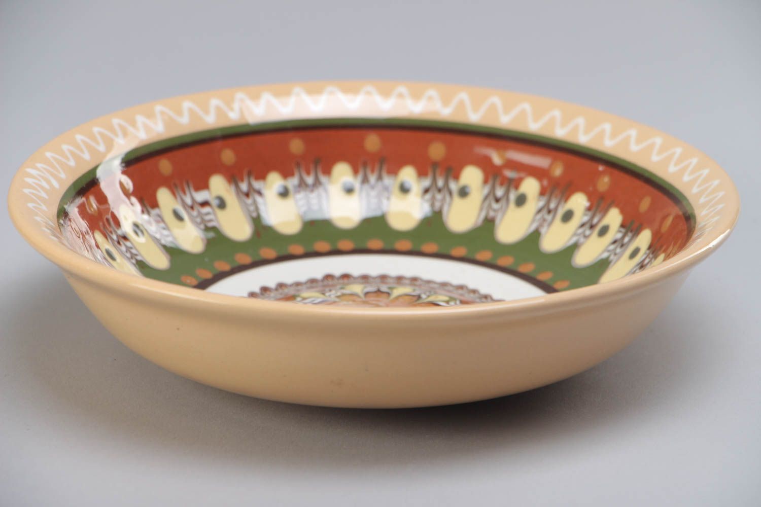 Глубокая тарелка из глины с росписью глазурью для первых блюд ручная работа фото 2