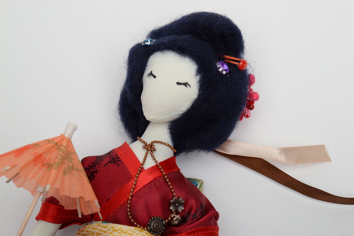 Коллекционная кукла в национальном костюме японка  фото 3