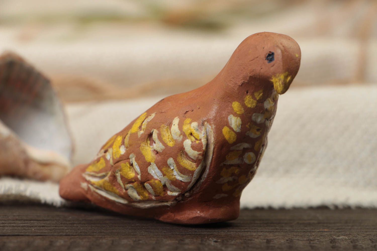 Petit sifflet en céramique écologique fait main brun en forme d'oiseau photo 1