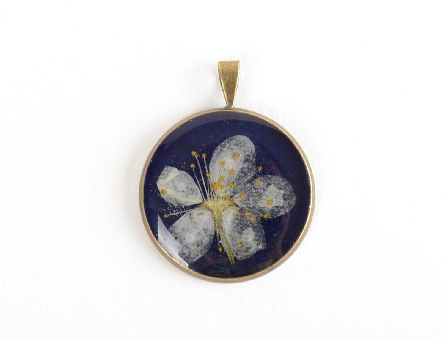 Handmade round blue designer pendant with dried flower in epoxy resin photo 5