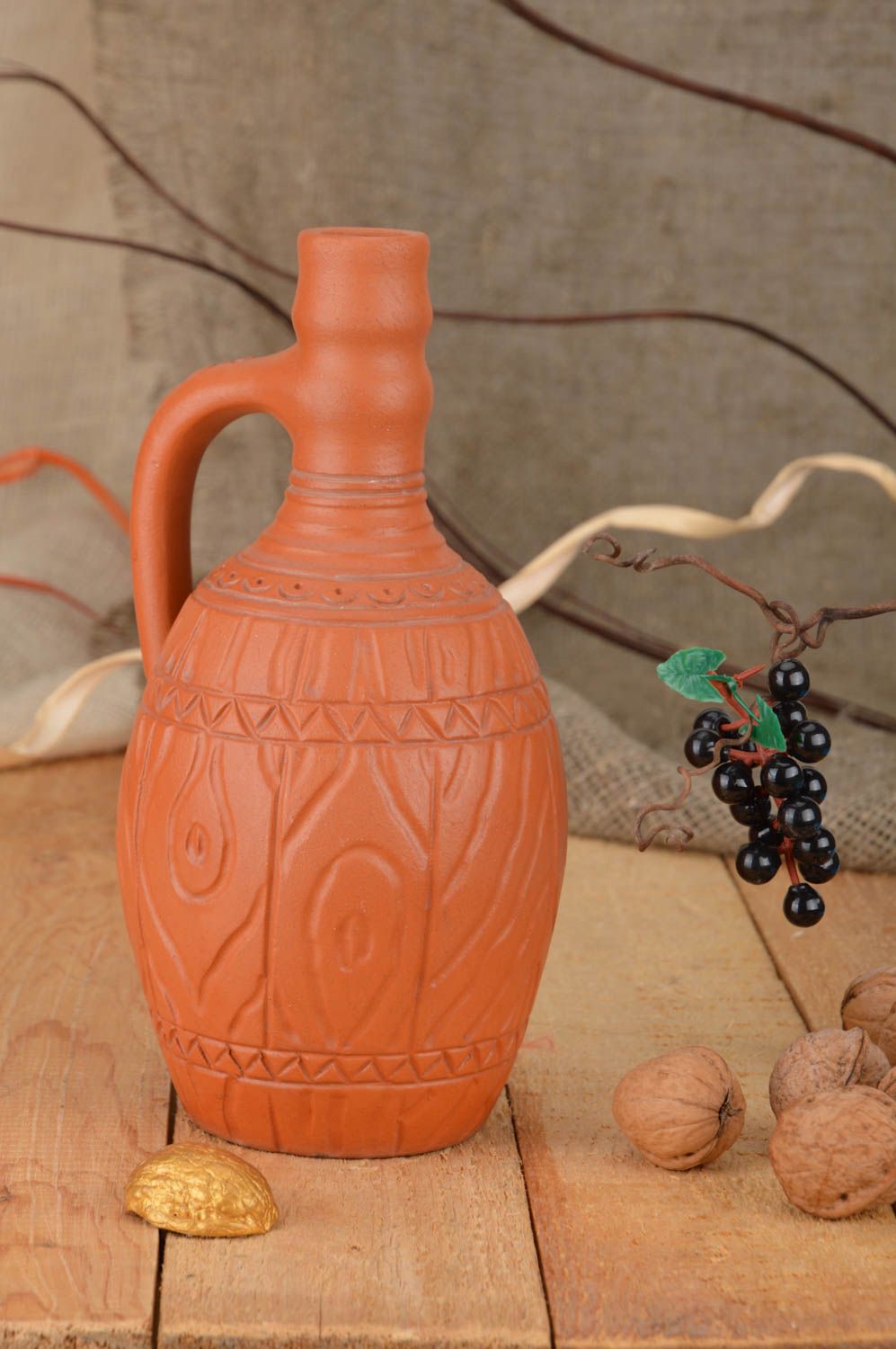 Botella de arcilla decorativa artesanal marrón clara con ornamento 330 ml foto 1