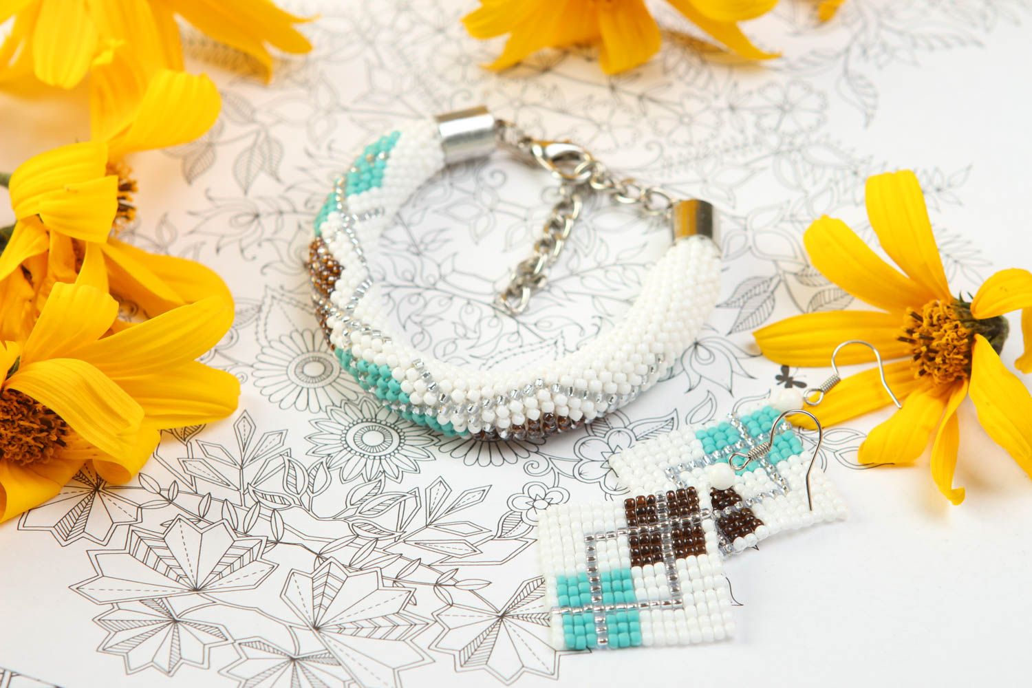 Handmade cute jewelry set unusual beaded bracelet stylish long earrings photo 1