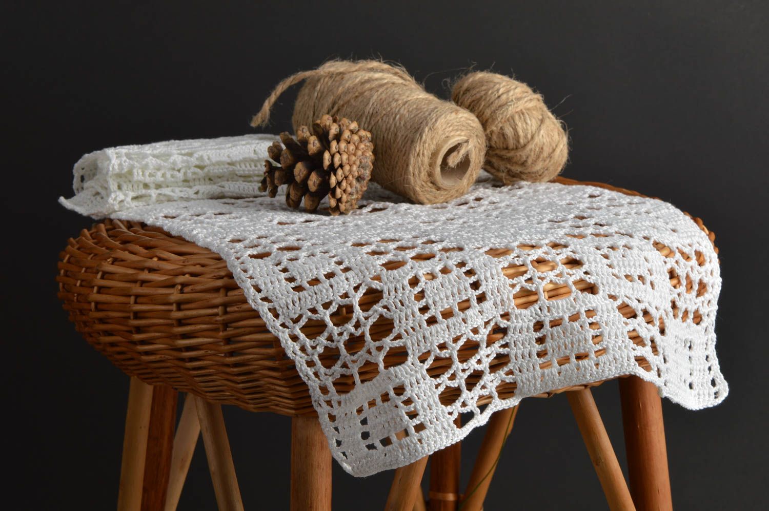 Serviette tricotée faite main ajourée de table ou commode en coton déco photo 2