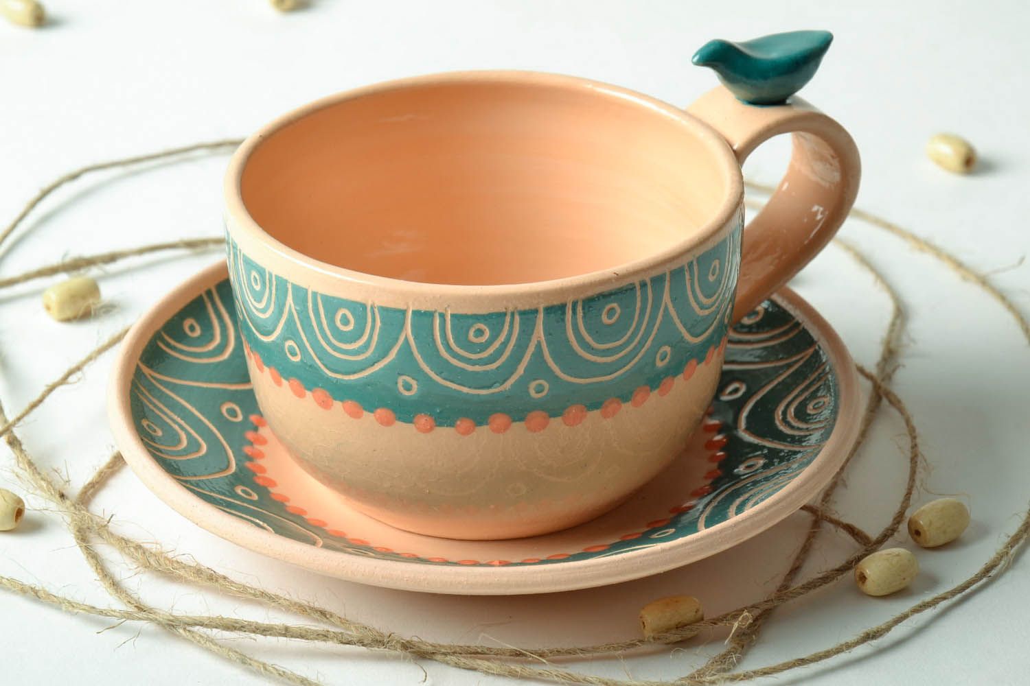Tasse à thé avec soucoupe en argile faite main photo 1
