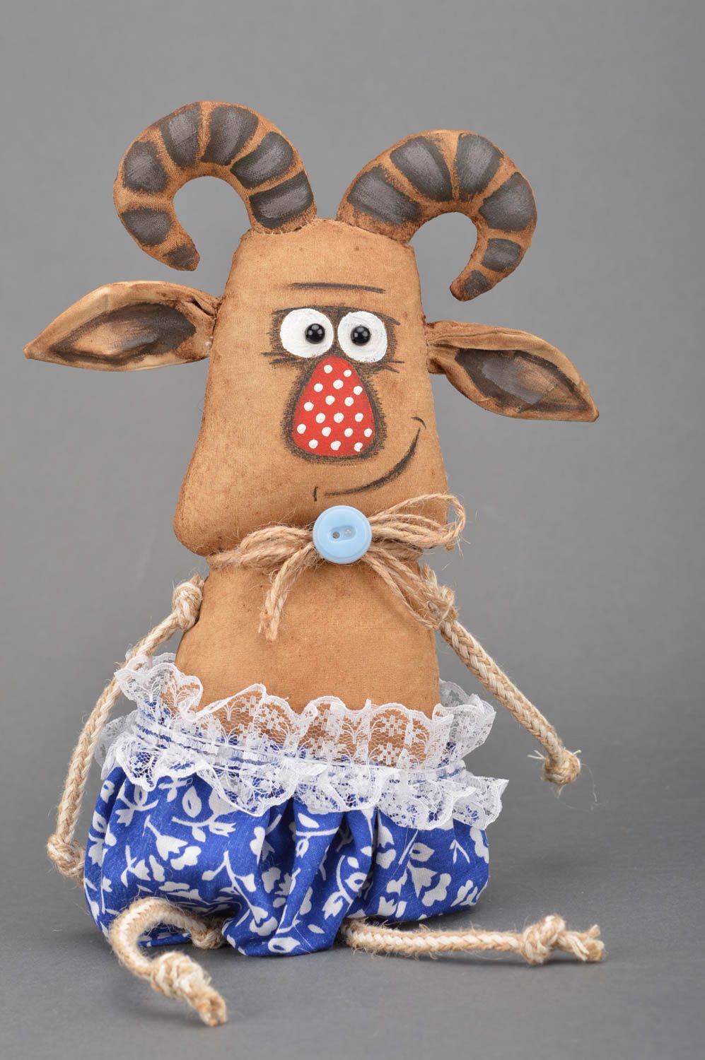 Интерьерная игрушка Козлик из хлопка коричневый красивый декор ручной работы фото 2