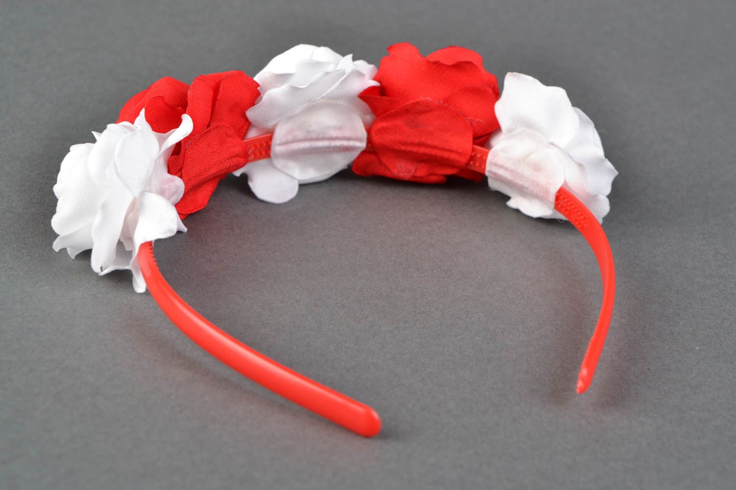 Red and white headband with fabric flowers photo 4