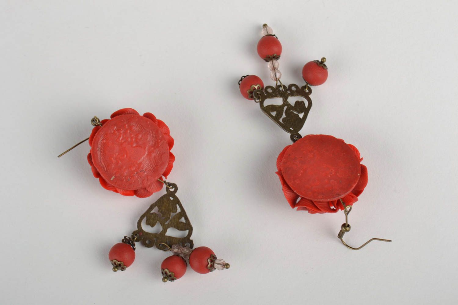 Красные серьги из полимерной глины ручной работы с розочками симпатичные фото 2