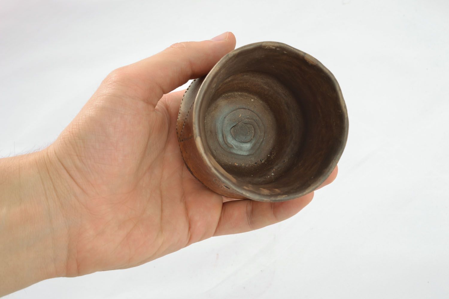 Handgemachter Becher aus Keramik foto 4