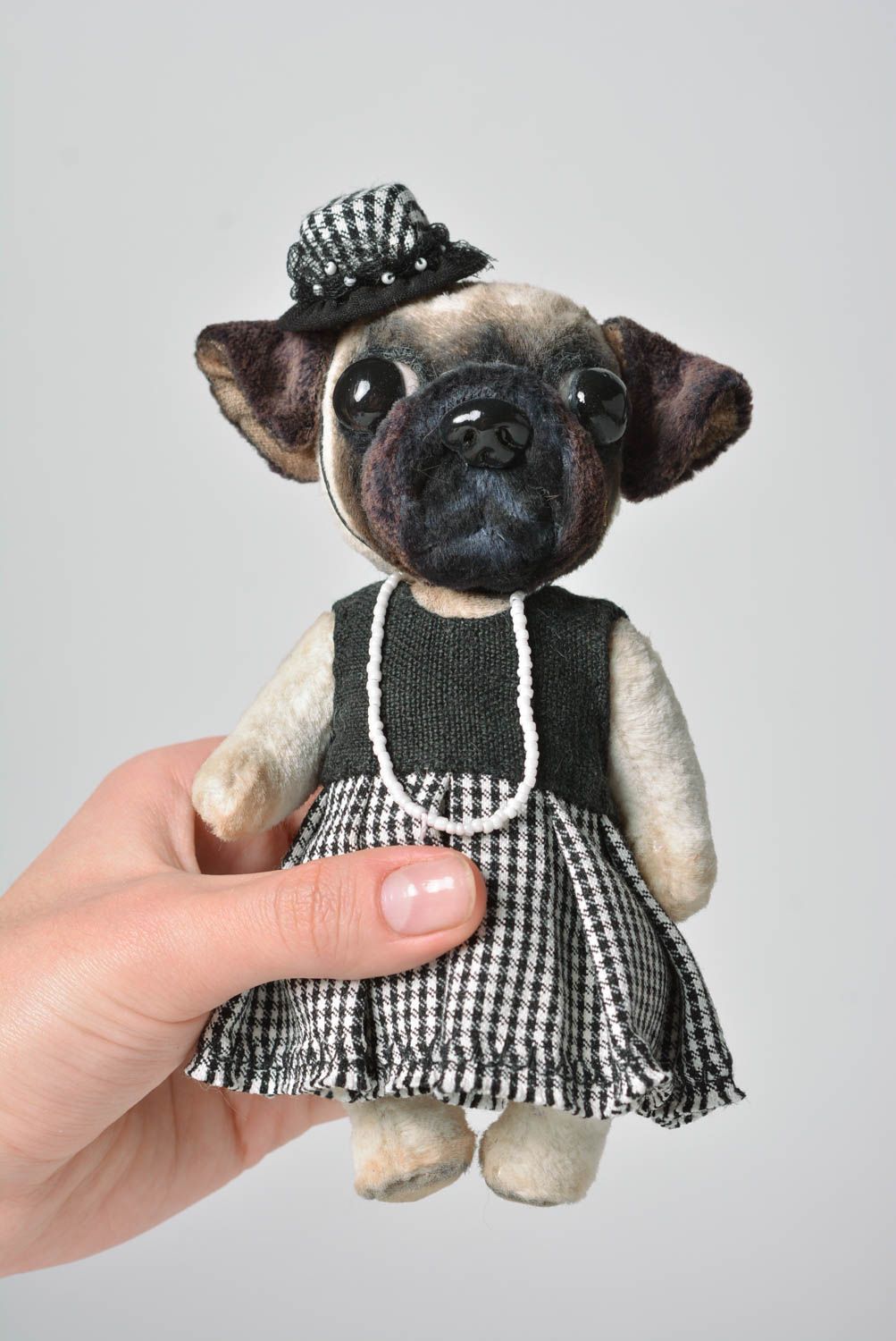 Stoff Kuscheltier handmade Plüsch Hund Mops interessantes Geschenk für Kinder foto 1