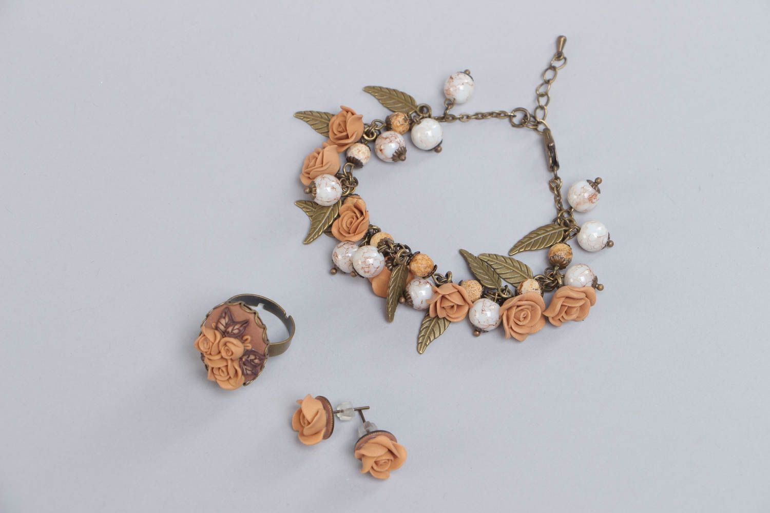 Interessantes Schmuck Set Ring Ohrringe und Armband beige Rosen Designer Handarbeit foto 2