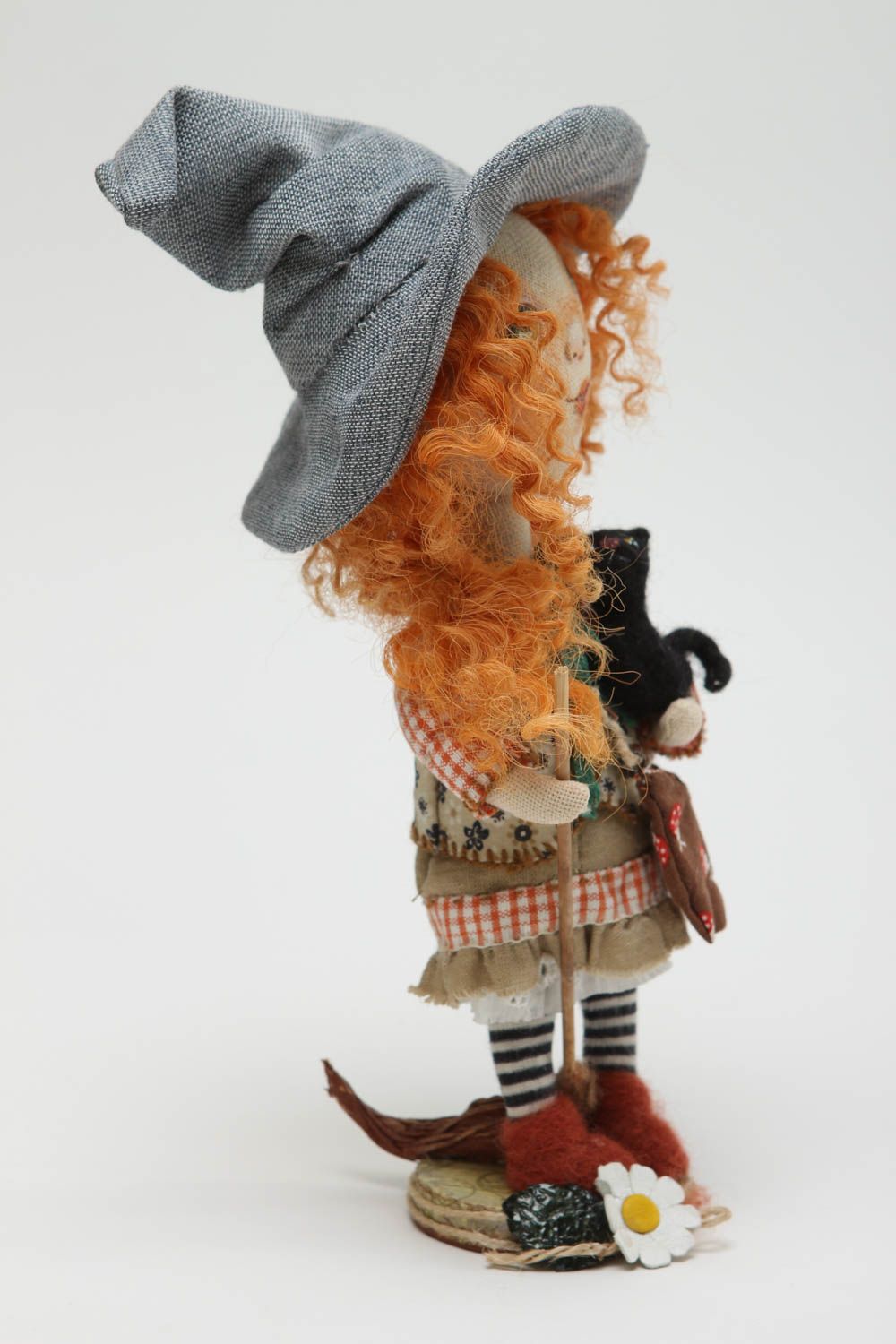 Игрушка ручной работы авторская кукла для дома дизайнерская кукла на подставке фото 2