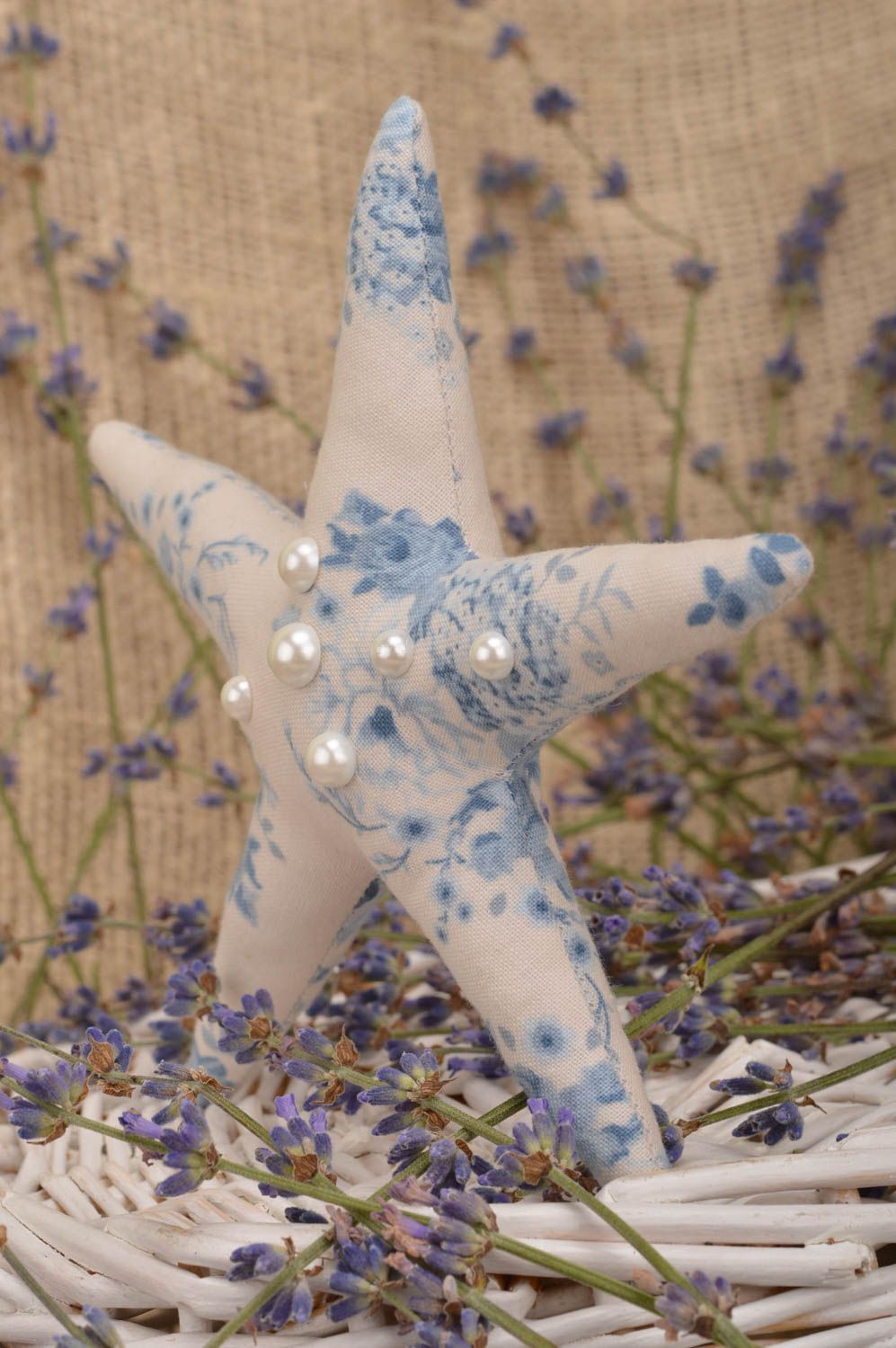 Мягкая игрушка ручной работы звезда из хлопка в цветочек с бусинами хэнд мэйд фото 1