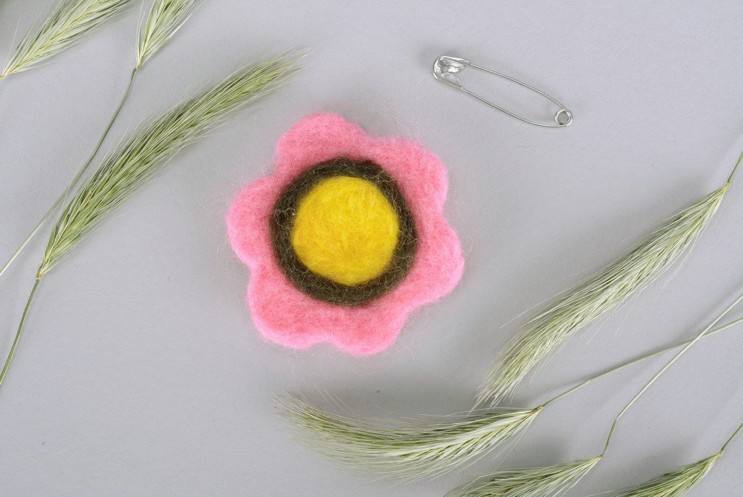 Handmade Wolle Brosche Blume foto 1