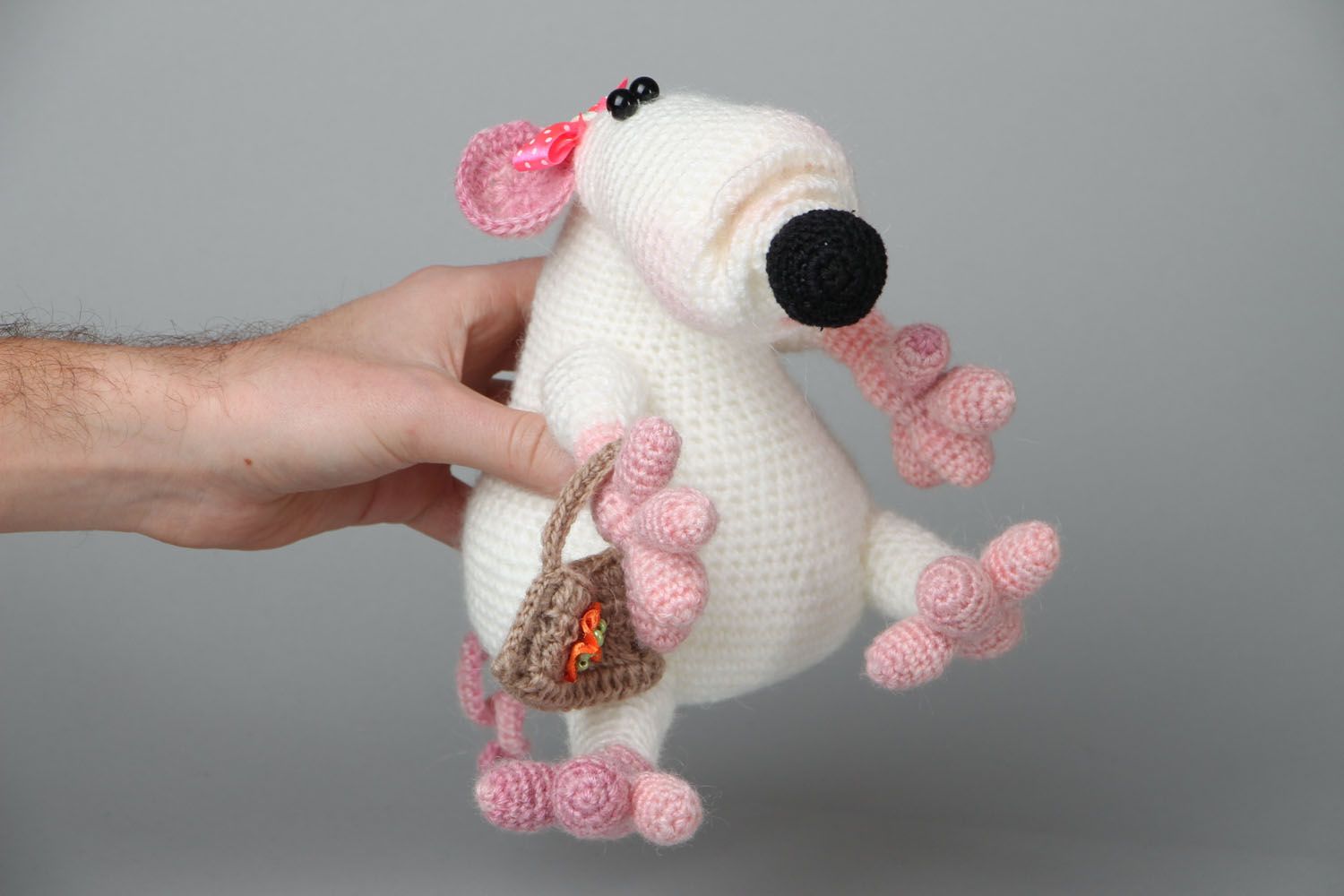 Crocheted mouse with handbag photo 4