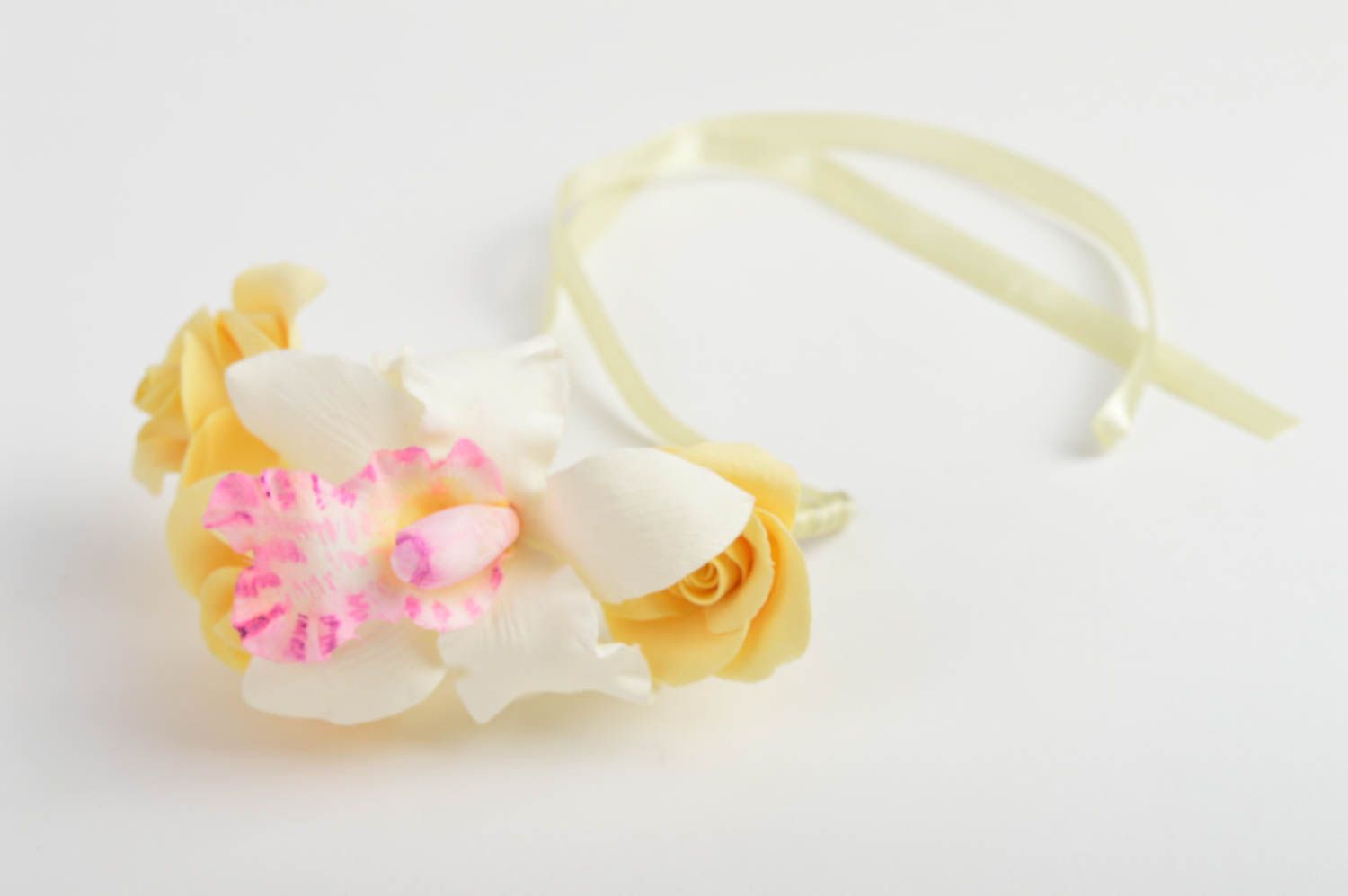 Нежная повязка с цветами из фоамирана на лентах для девушки Розы и орхидея фото 2