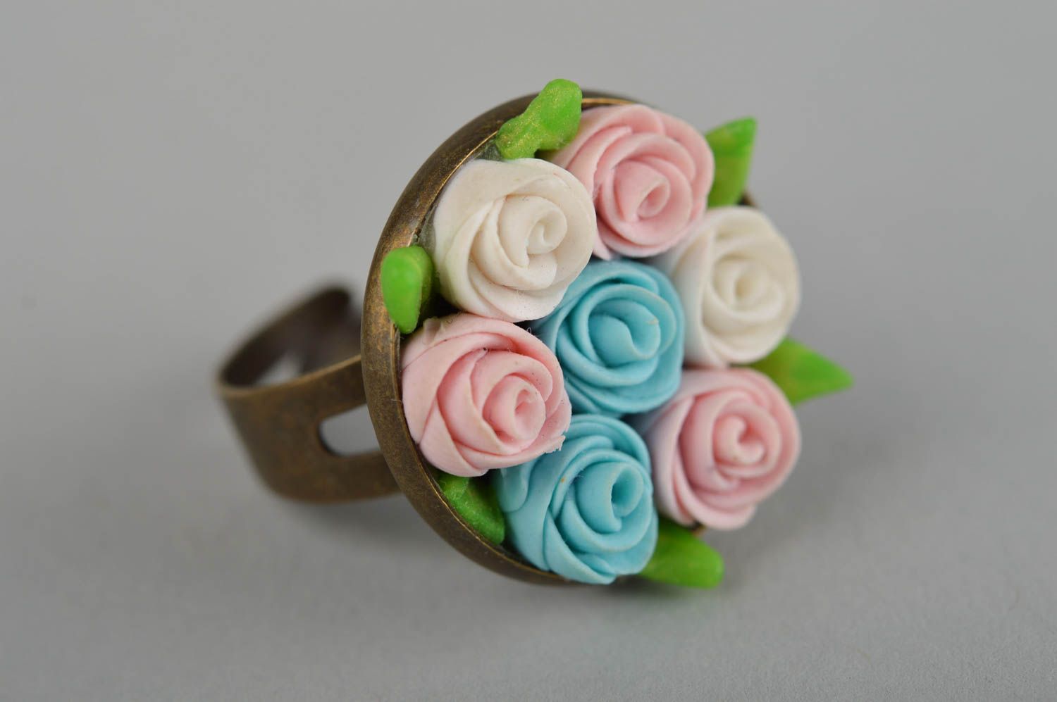 Кольцо ручной работы украшение из полимерной глины дизайнерское украшение Розы фото 3