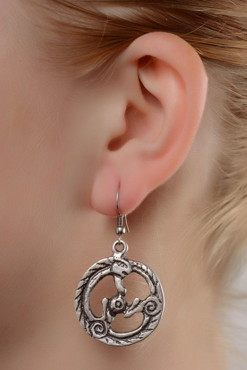 Boucles d'oreilles rondes en métal argenté  photo 4