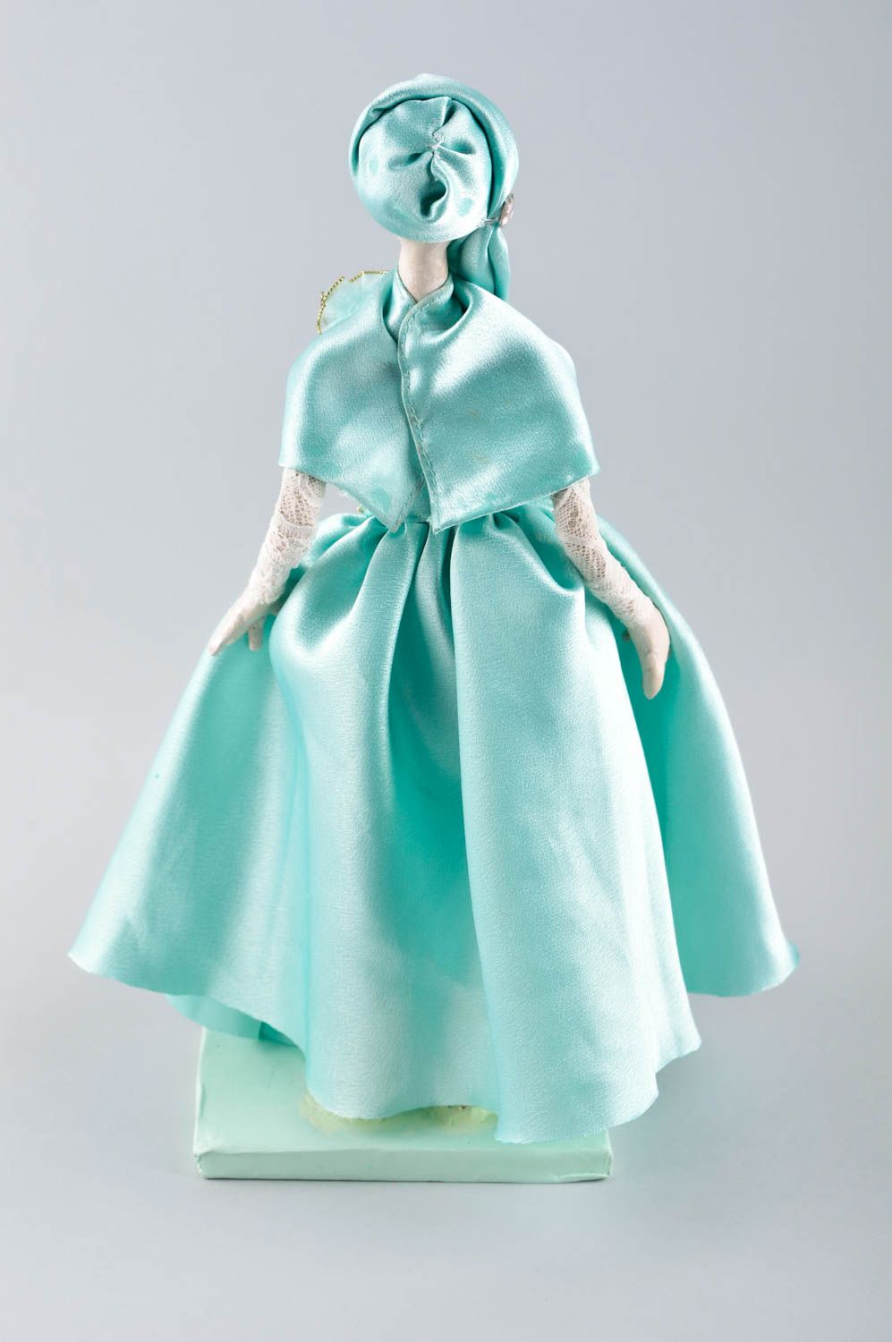 Muñeca hecha a mano con vestido celeste souvenir original juguete de colección foto 5