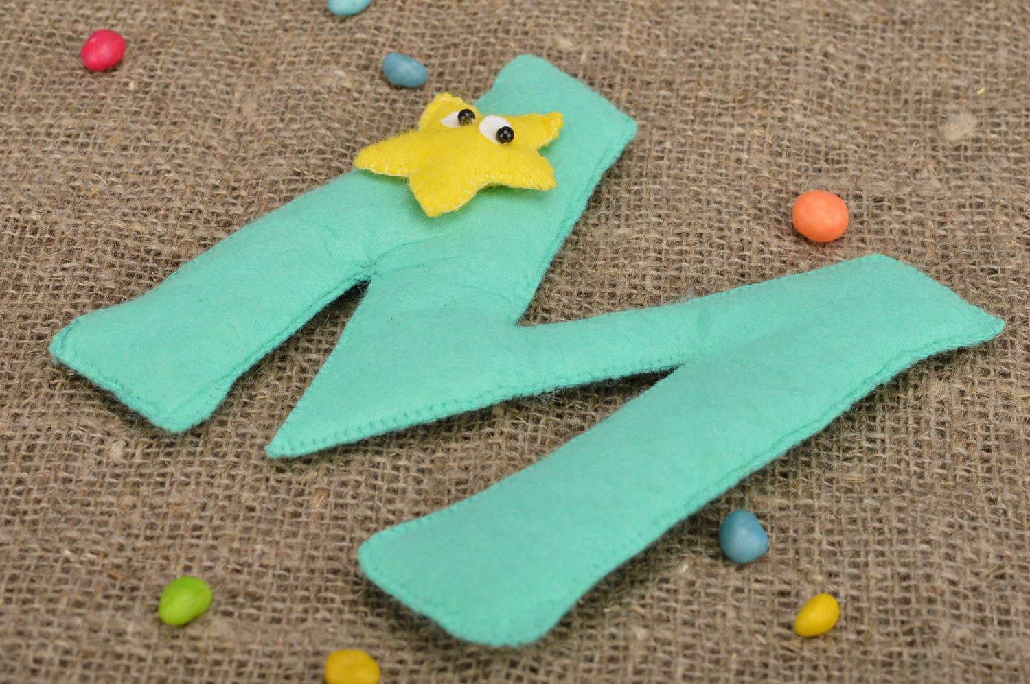 Буква из фетра  М игрушка для декора детской комнаты мятная ручной работы фото 1