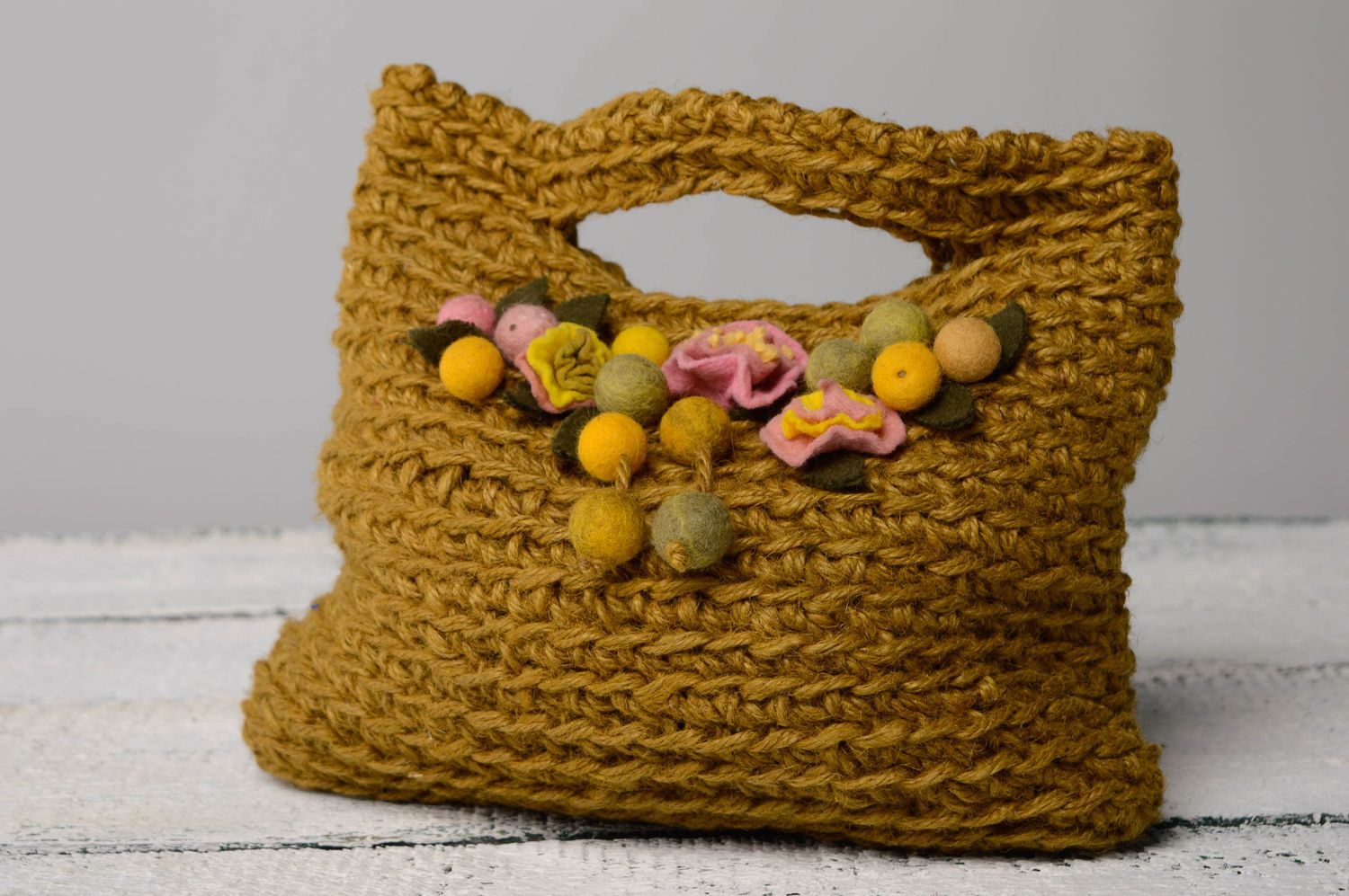 Crochet bag and linen necklace photo 5