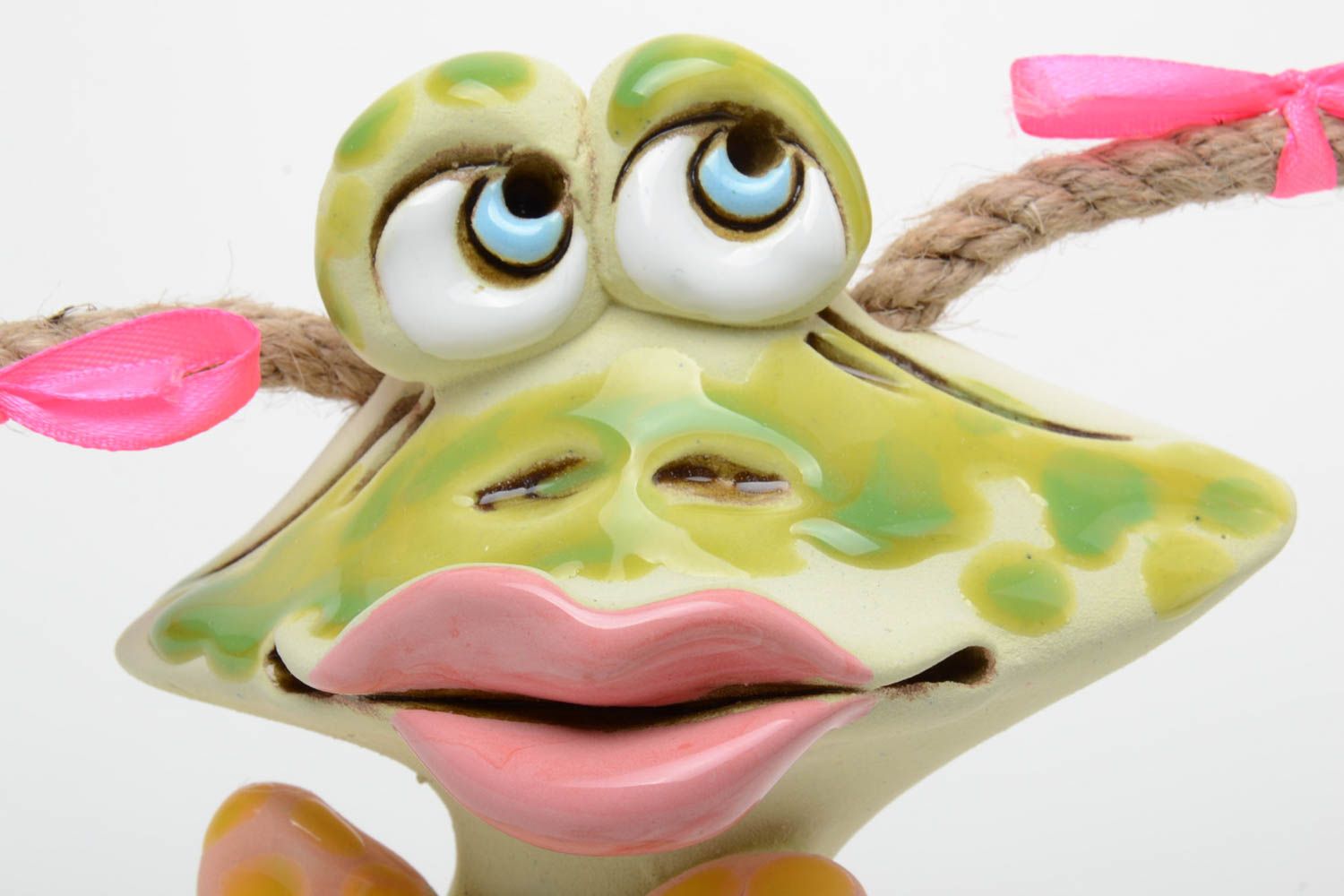 Яркая копилка из глины в виде лягушки зеленая полуфпрфоровая керамика хенд мейд фото 3