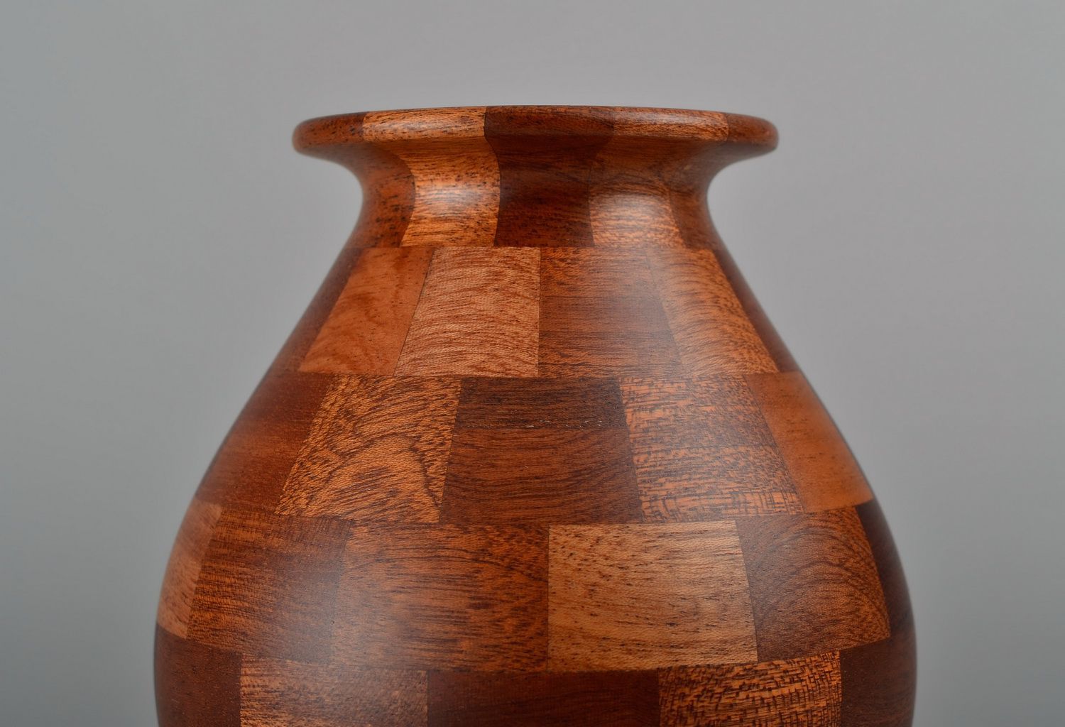 Vaso arredondado de madeira foto 3
