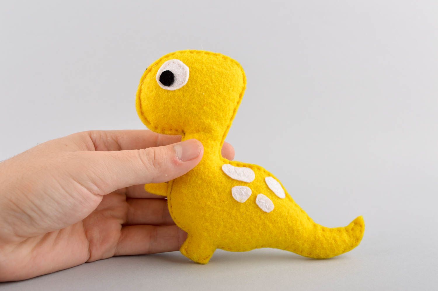 Игрушка ручной работы игрушка из шерсти игрушка из войлока Дракончик желтый фото 5
