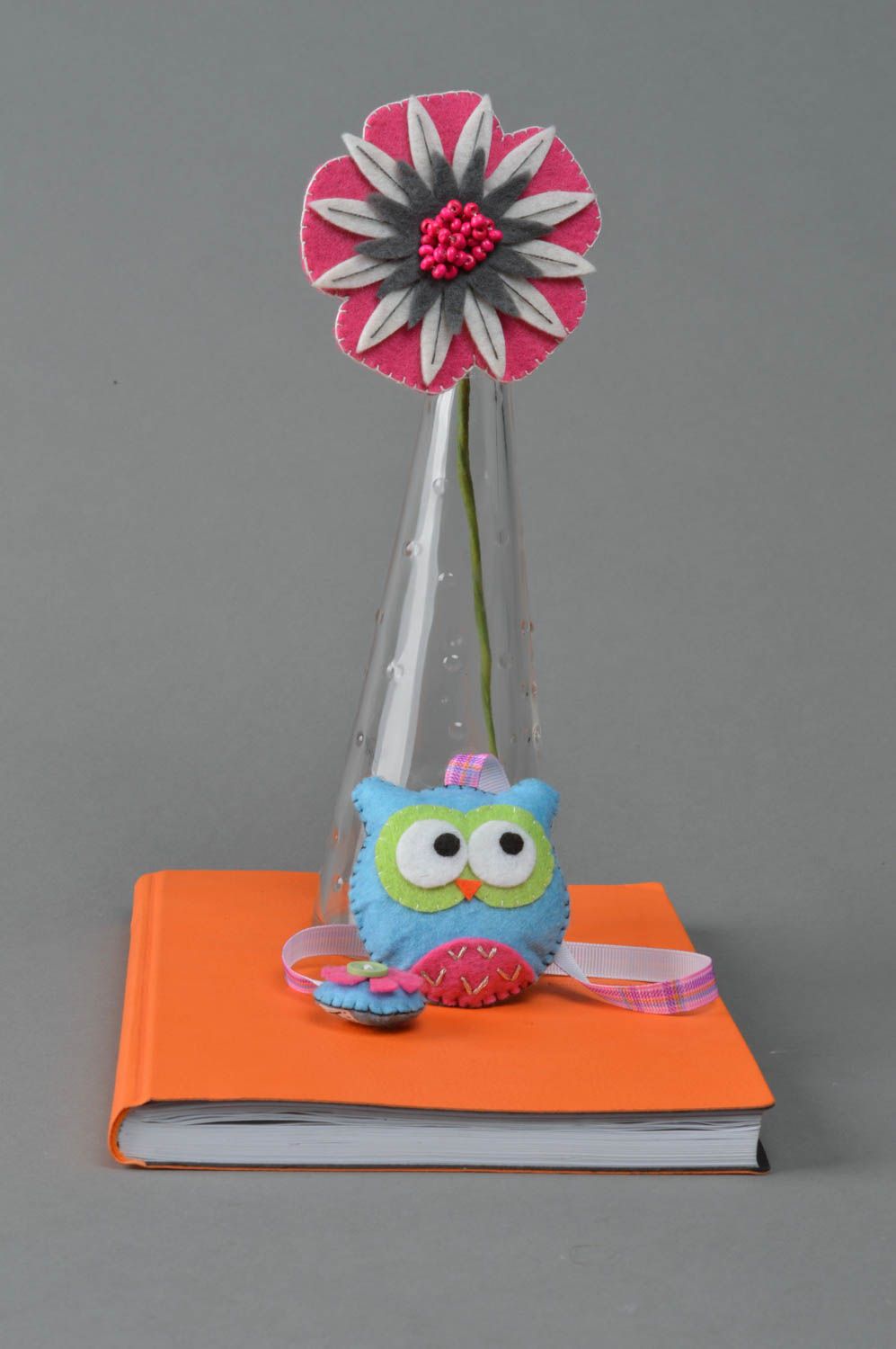 Голубая игрушка-закладка для книг сова из фетра яркая красивая стильная фото 1