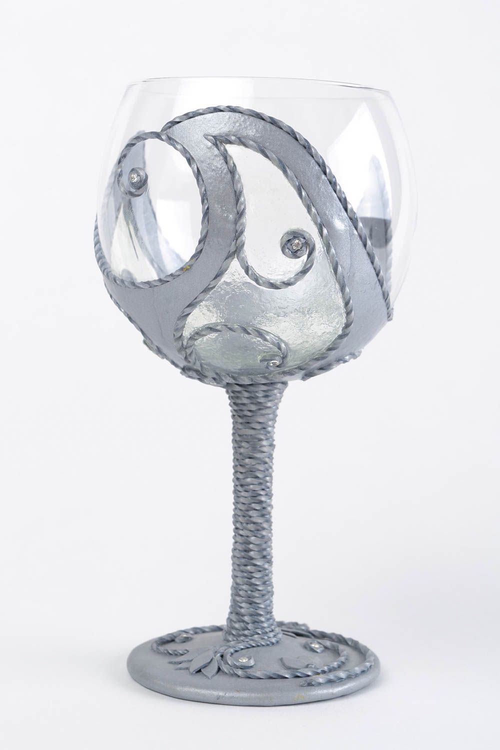 Copa de vino de cristal hecha a mano con elementos de arcilla polimérica foto 3