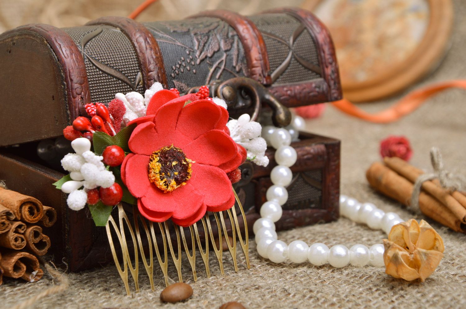 Красная заколка гребень для волос с цветами и ягодами ручной работы объемная фото 1