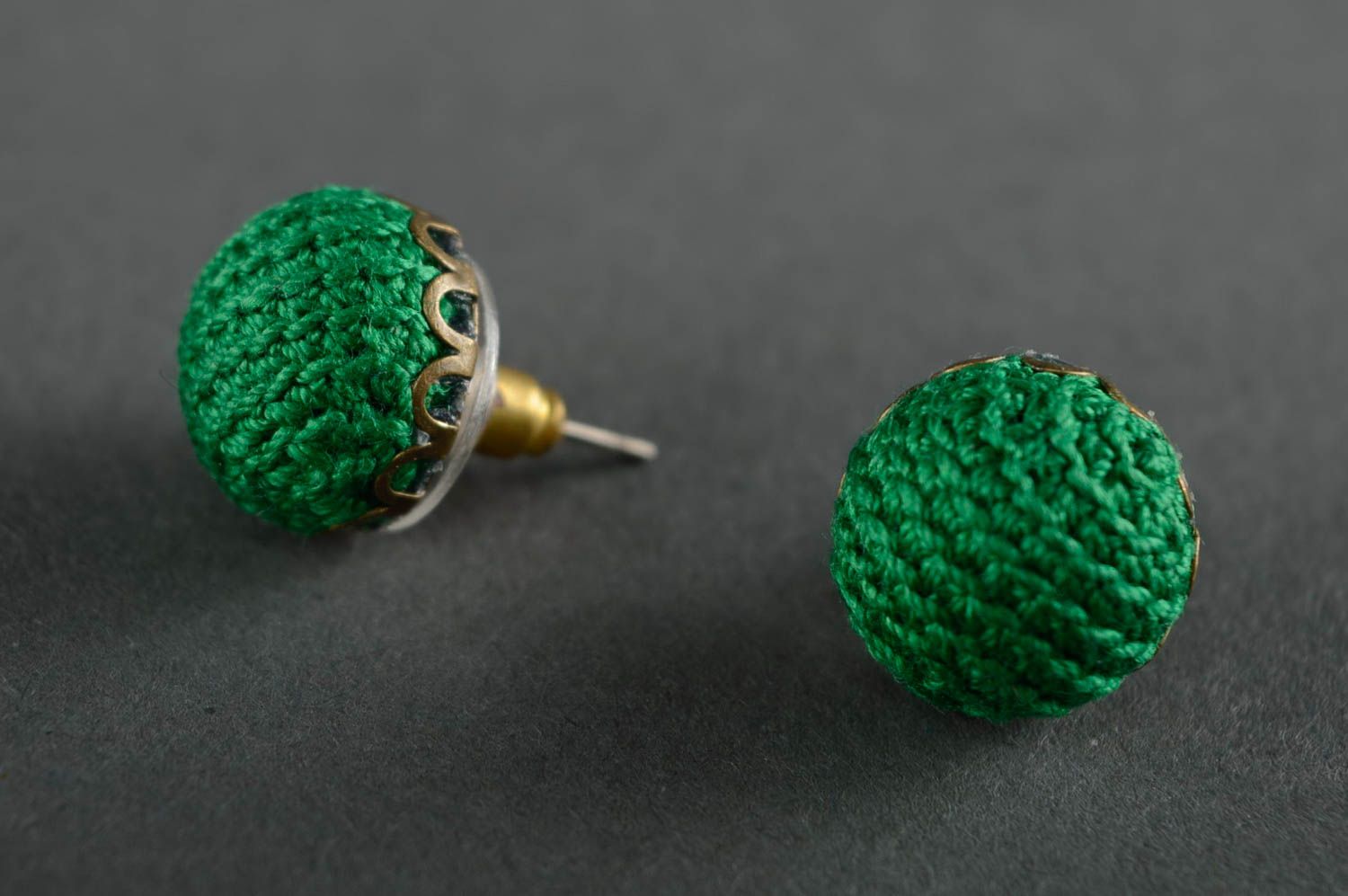 Boucles d'oreilles puces tricotées au crochet vertes faites main pour femme photo 1